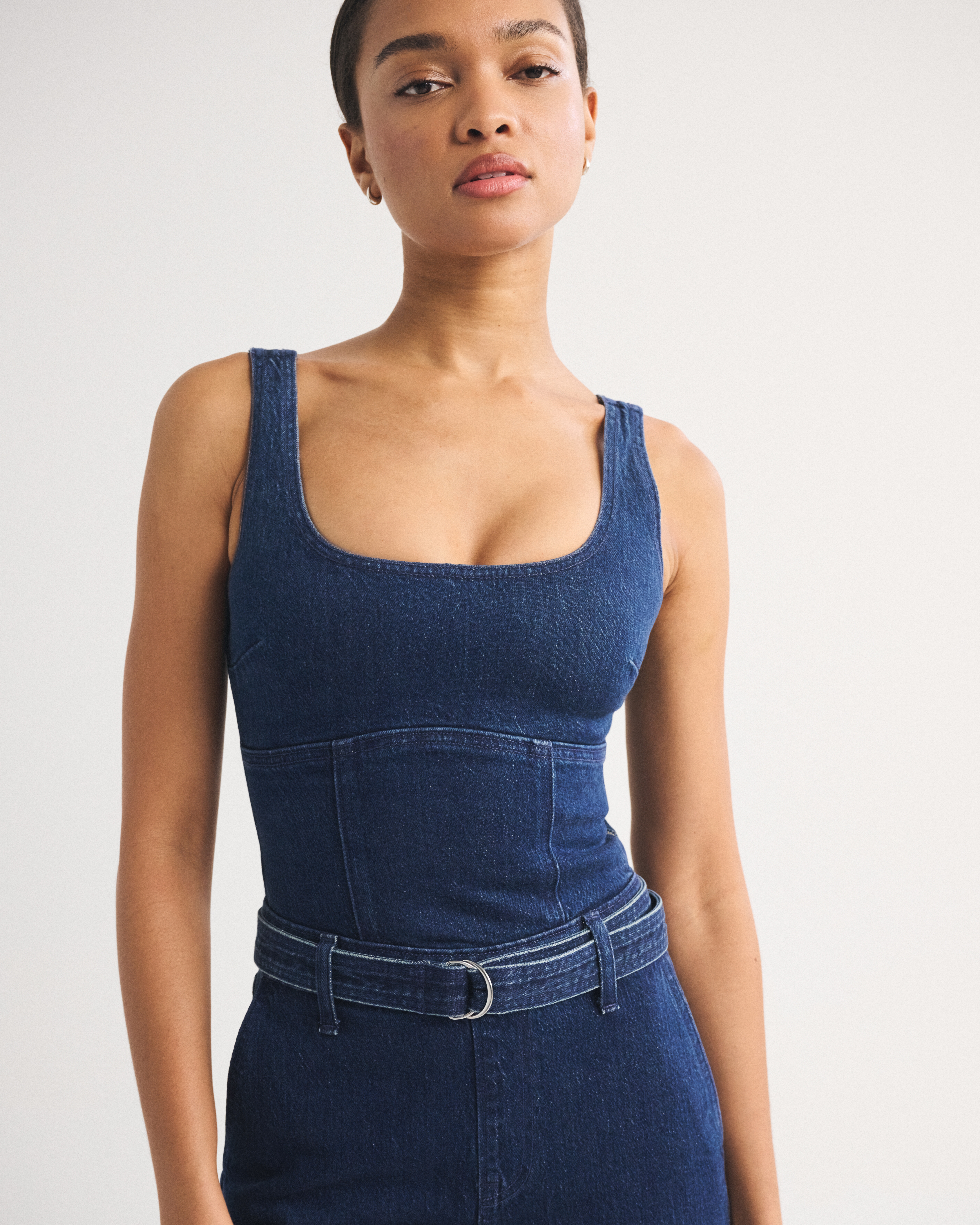 Женские комбинезоны Abercrombie & Fitch Belted Denim Jumpsuit — фото 3