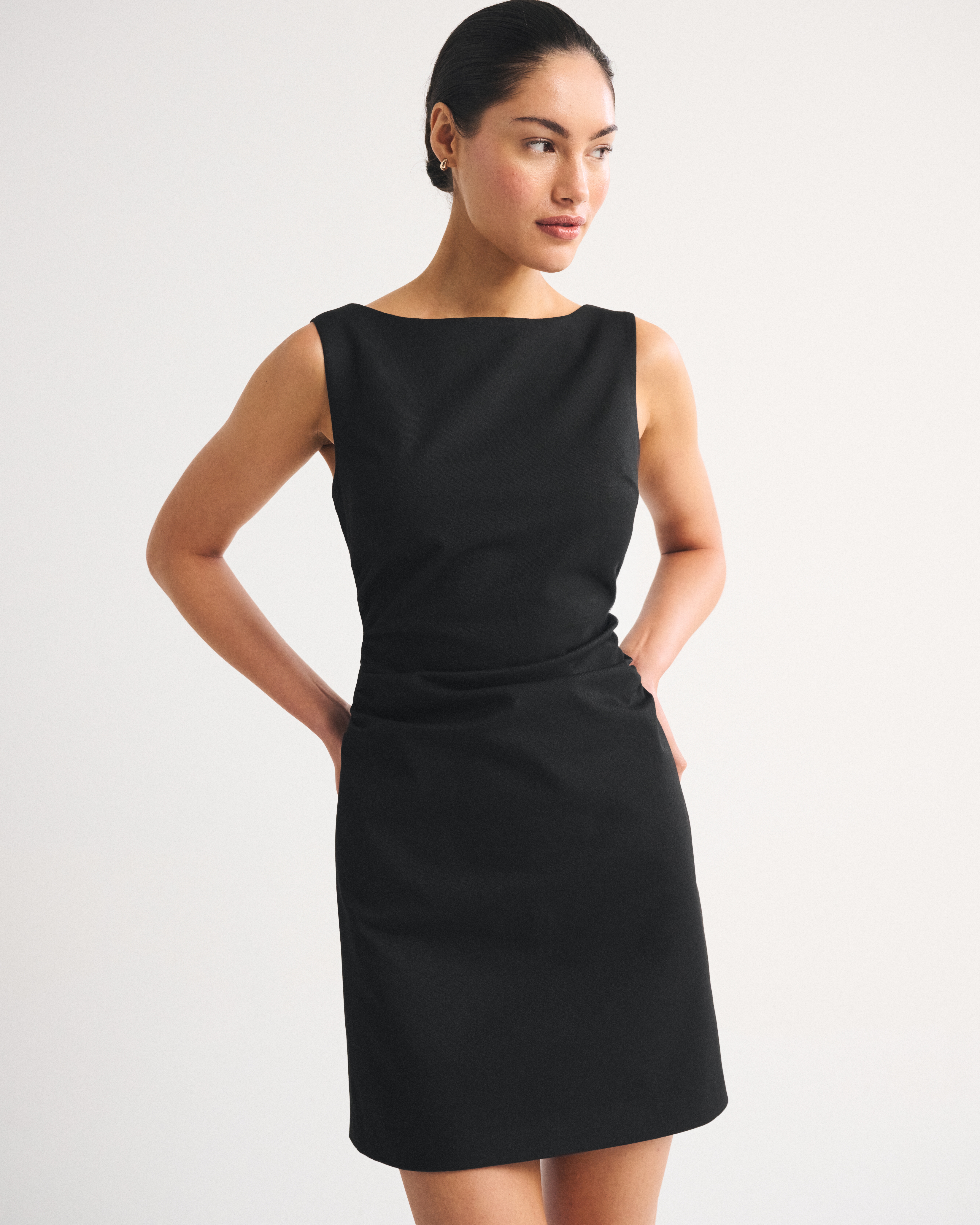 Женские платья Abercrombie & Fitch Bra-Free High-Neck Forme Ruched Mini Dress — фото 3