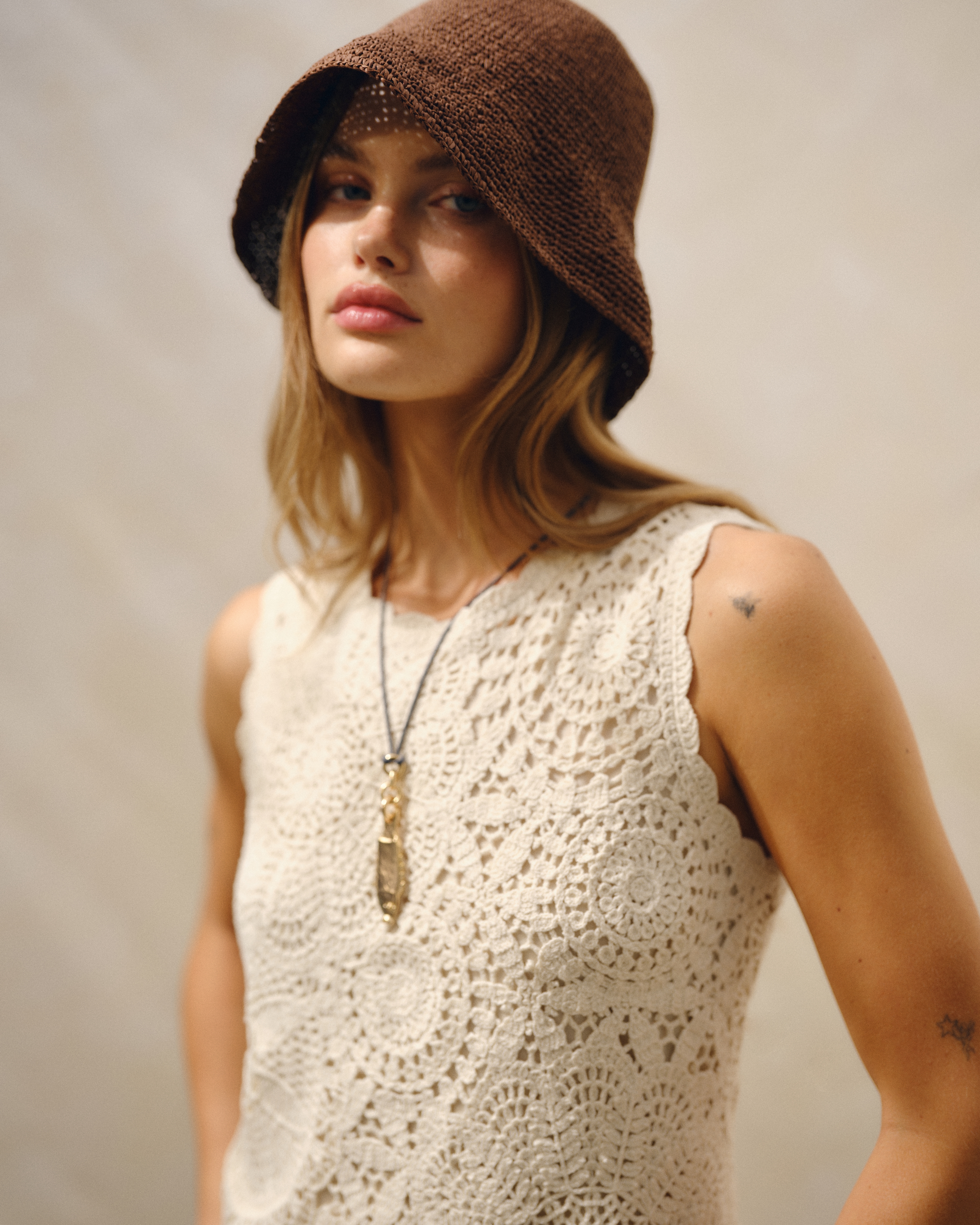 Женские платья Abercrombie & Fitch Open-Back Crochet Mini Dress — фото 4