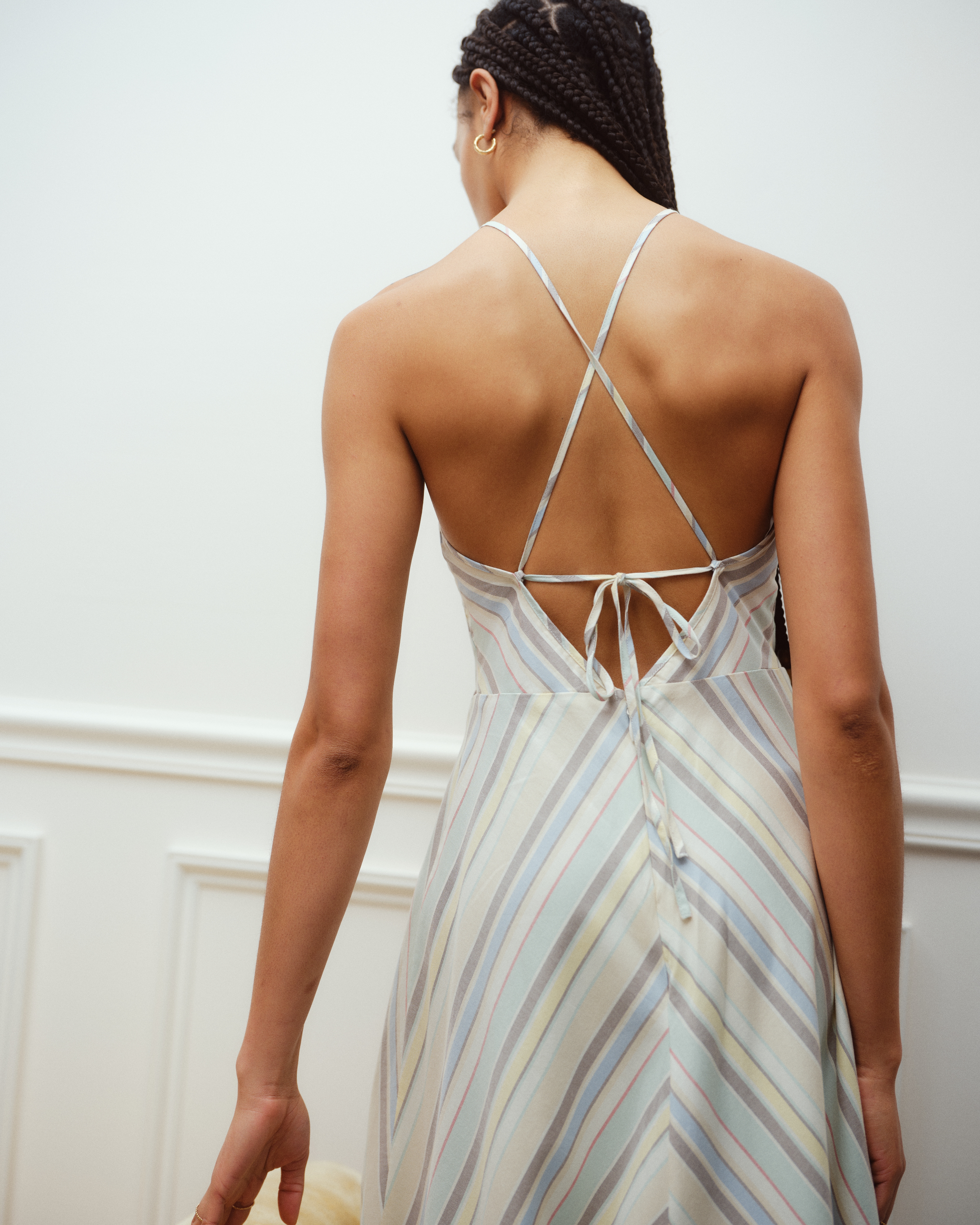 Женские платья Abercrombie & Fitch Open-Back Halter Chevron Maxi Dress — фото 4
