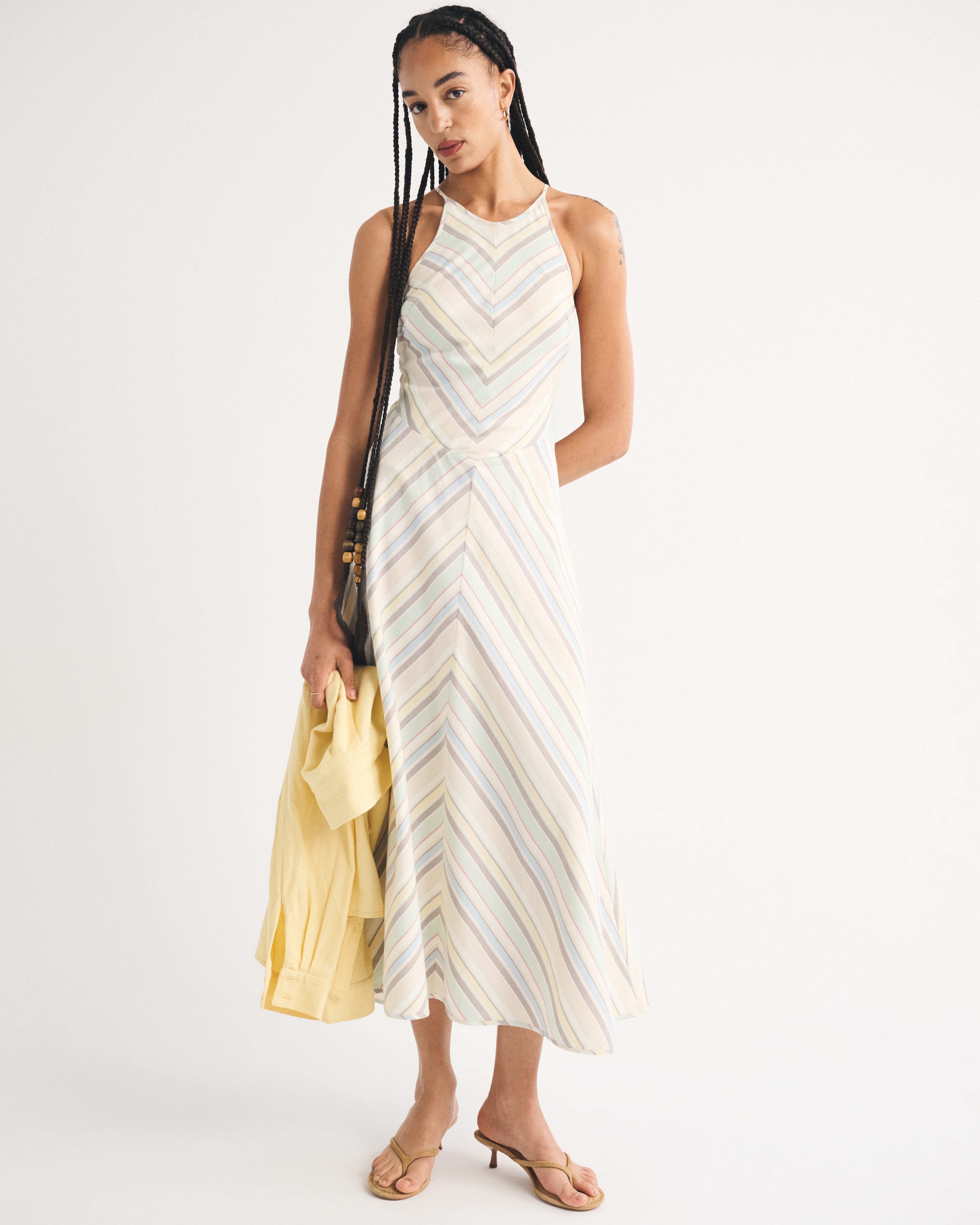 Женские платья Abercrombie & Fitch Open-Back Halter Chevron Maxi Dress — фото 3
