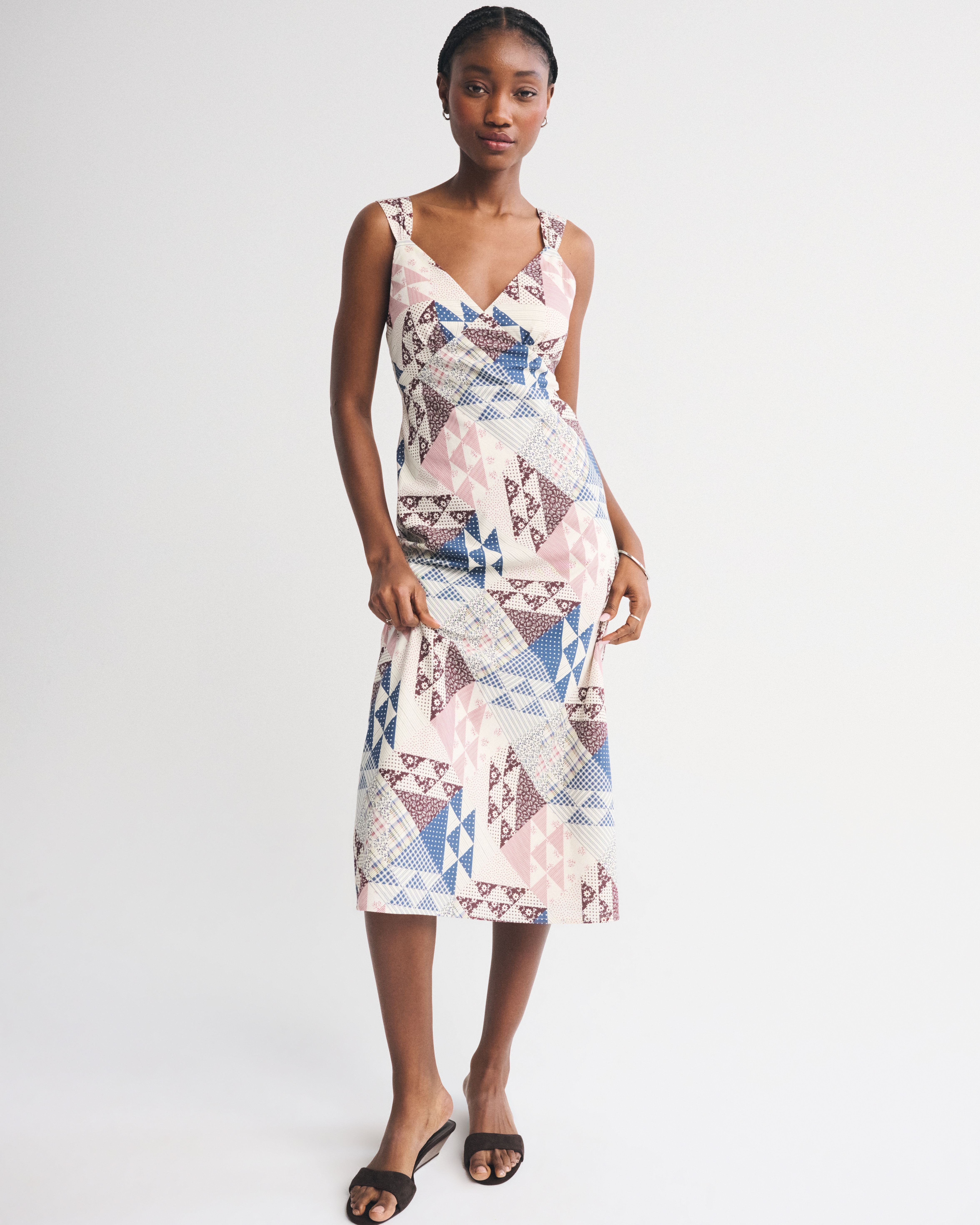 Женские платья Abercrombie & Fitch Bra-Free V-Neck Slip Midi Dress — фото 2