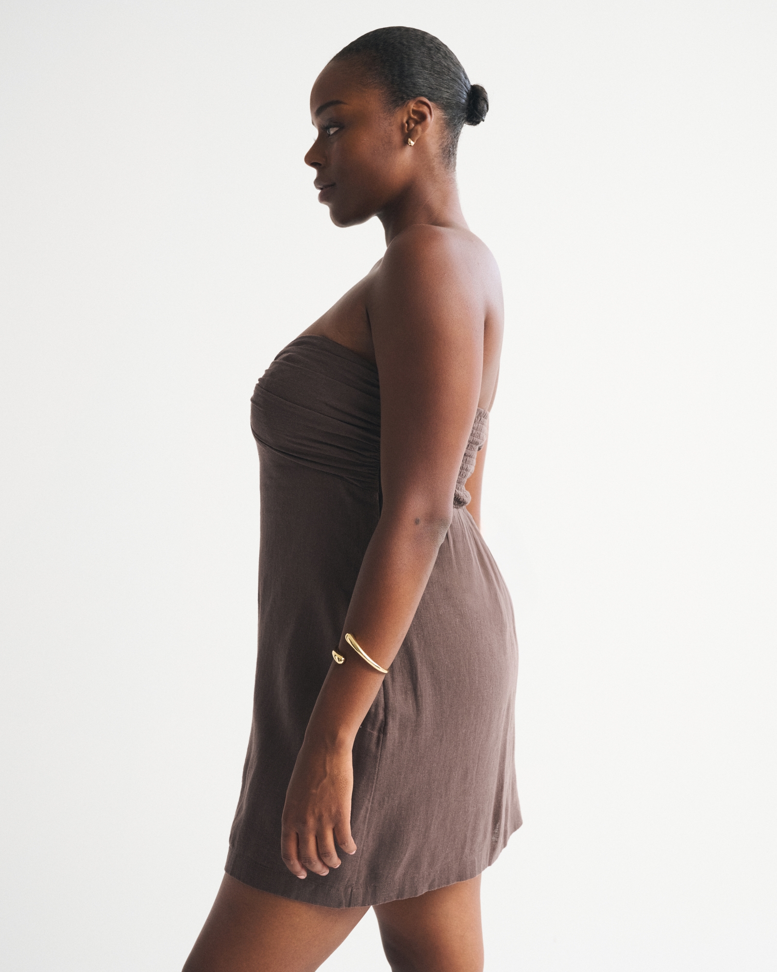 The A&F Scarlett Strapless Linen-Blend Hardware Skort