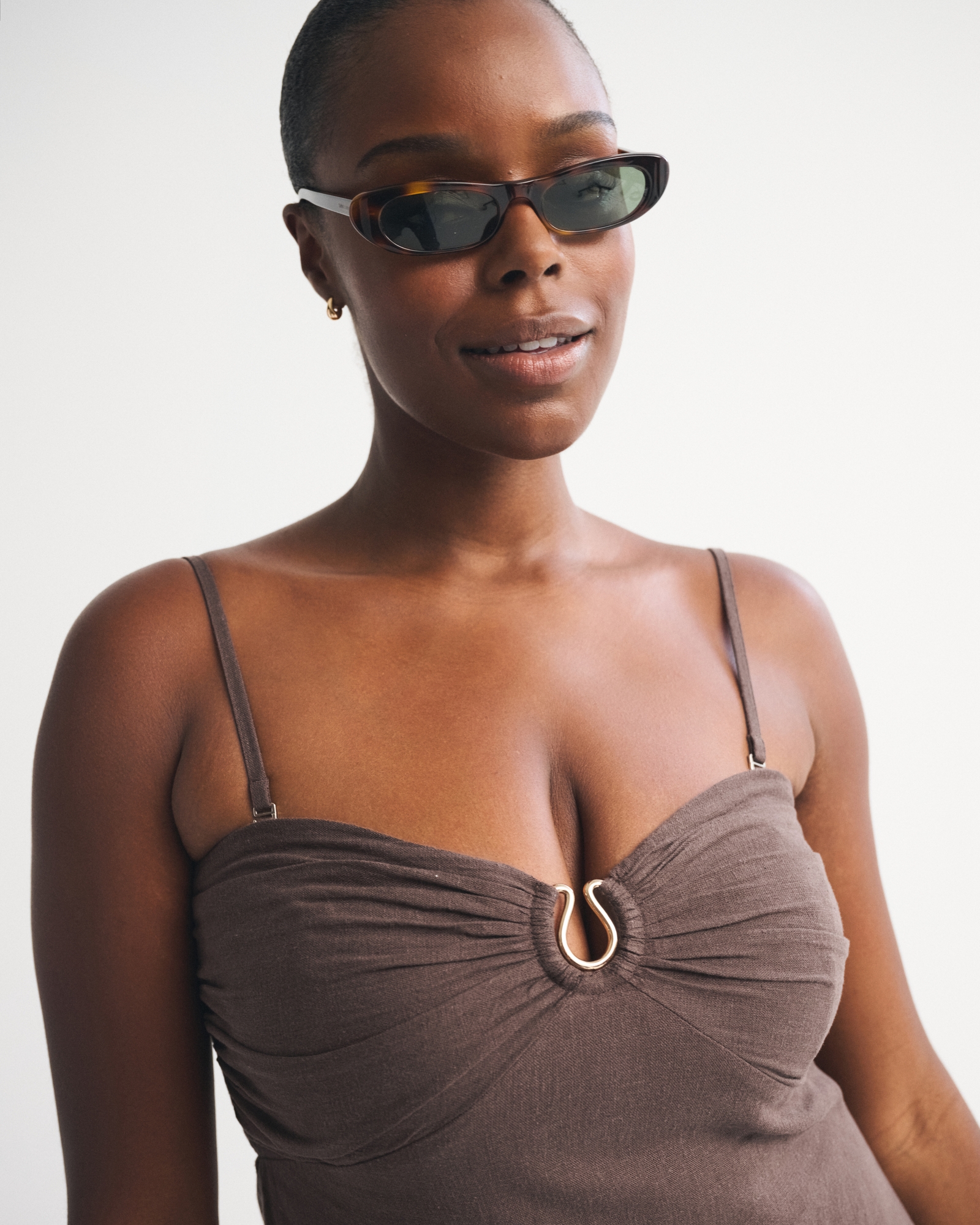 The A&F Scarlett Strapless Linen-Blend Hardware Skort