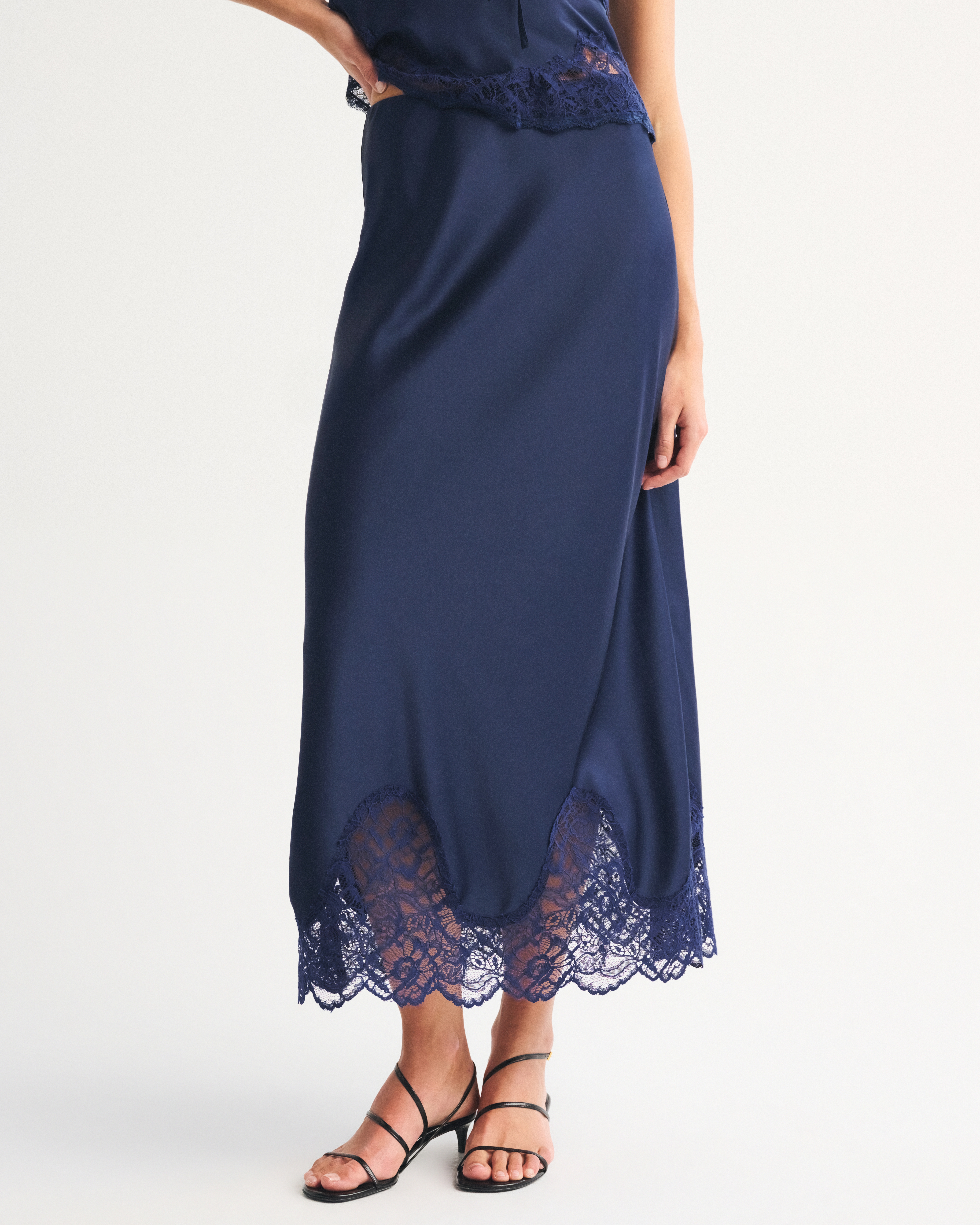 Женские юбки Abercrombie & Fitch High Rise Satin Maxi Set Skirt — фото 3