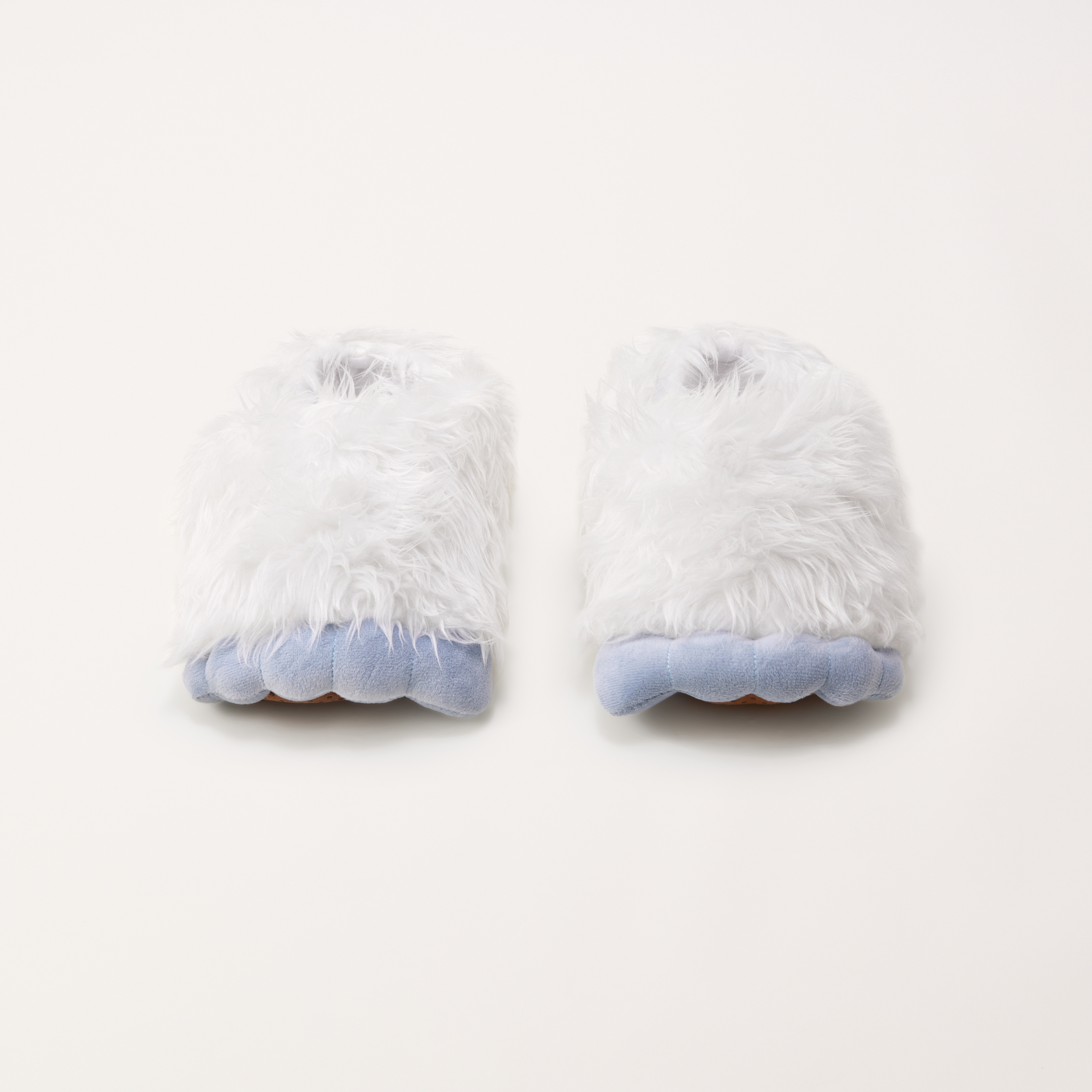 Boys best sale fluffy slippers