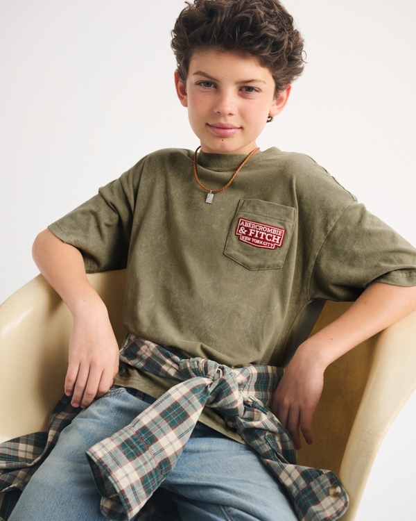 logo patch pocket tee, Olive view 1