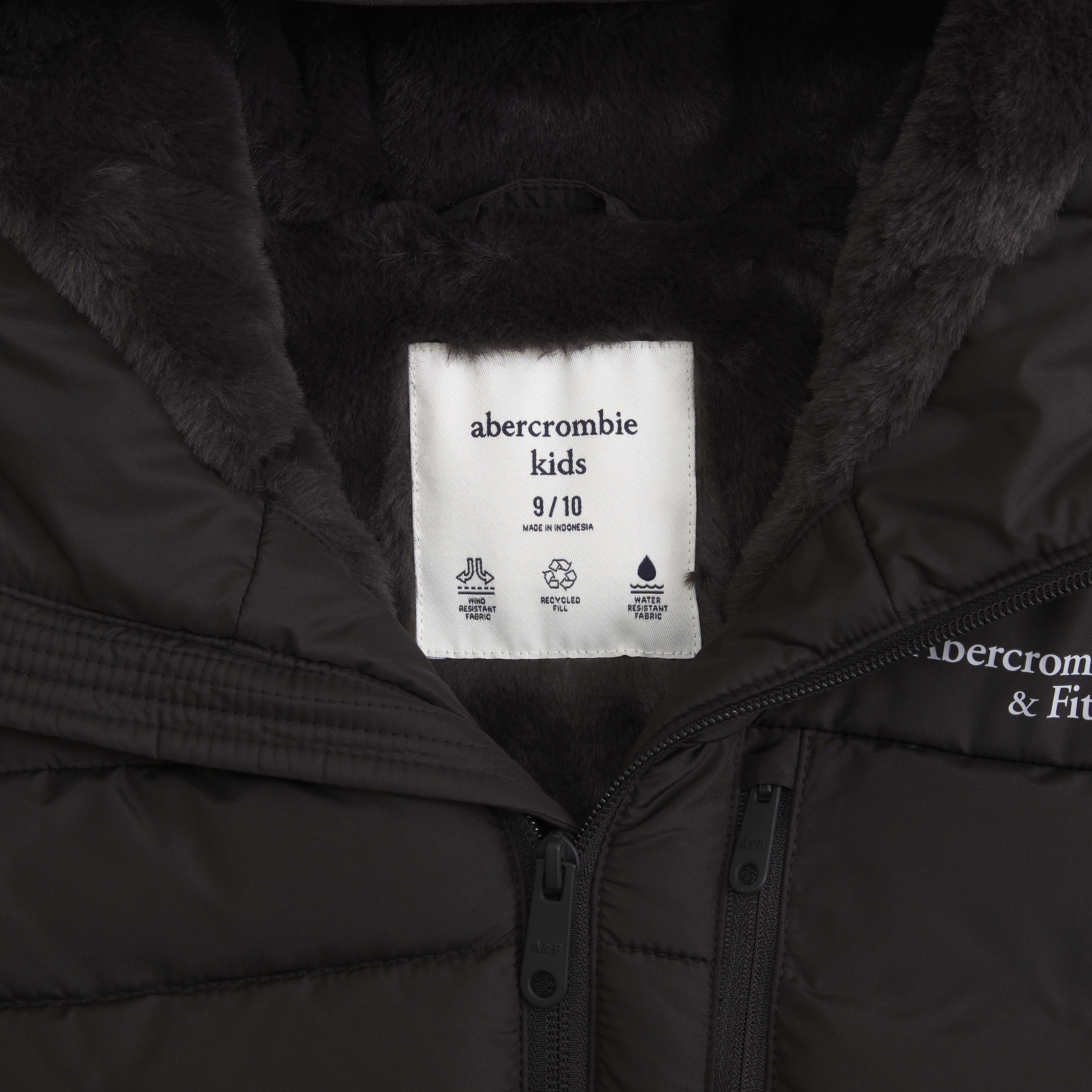 Детская куртка Abercrombie & Fitch Hooded faux fur-lined puffer, цвет: Чёрный — фото 2