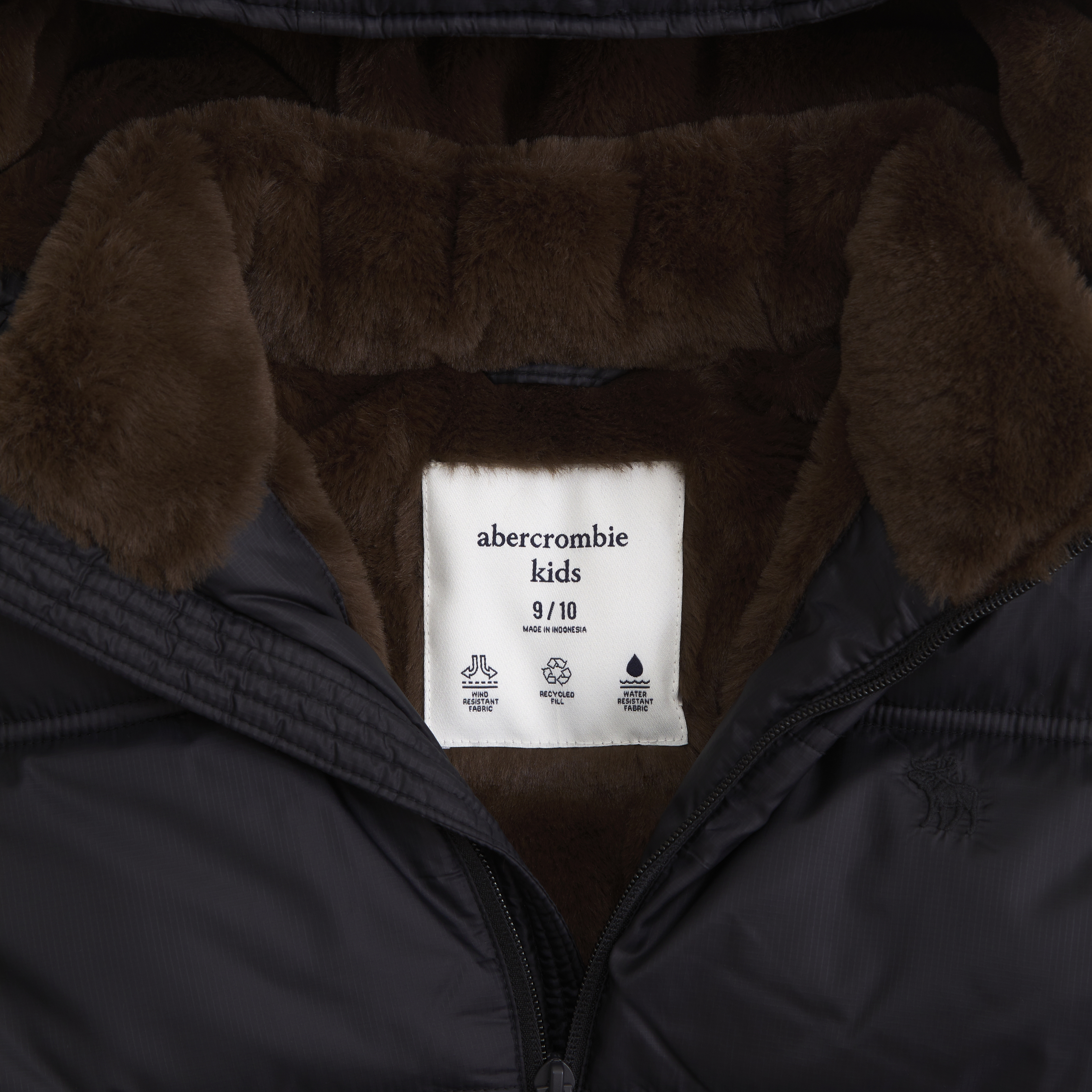 Детская куртка Abercrombie & Fitch a&f ultra hooded faux fur-lined puffer, цвет: Чёрный — фото 2