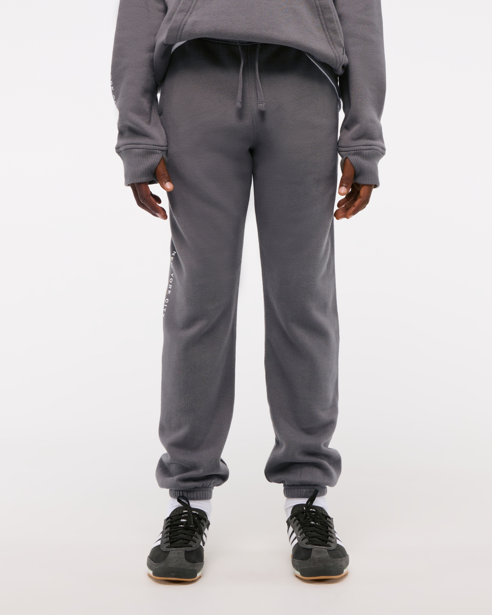 logo joggers