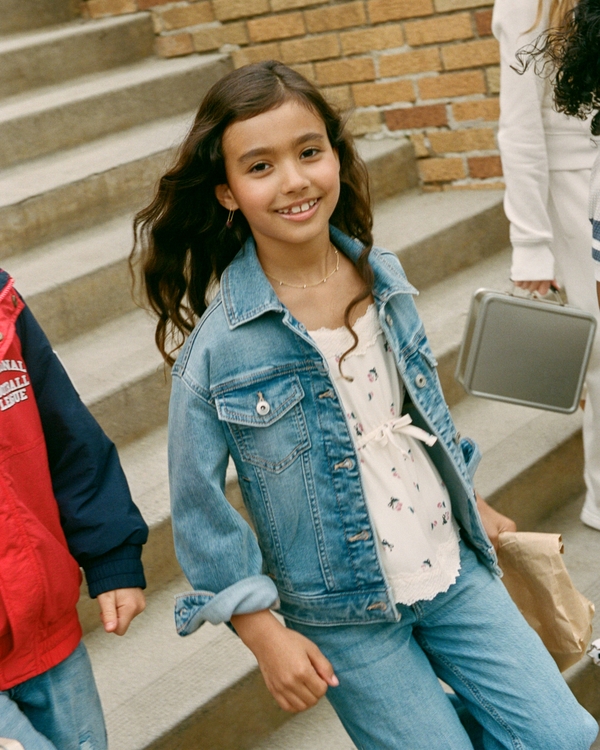denim jacket, Medium Denim Wash view 1