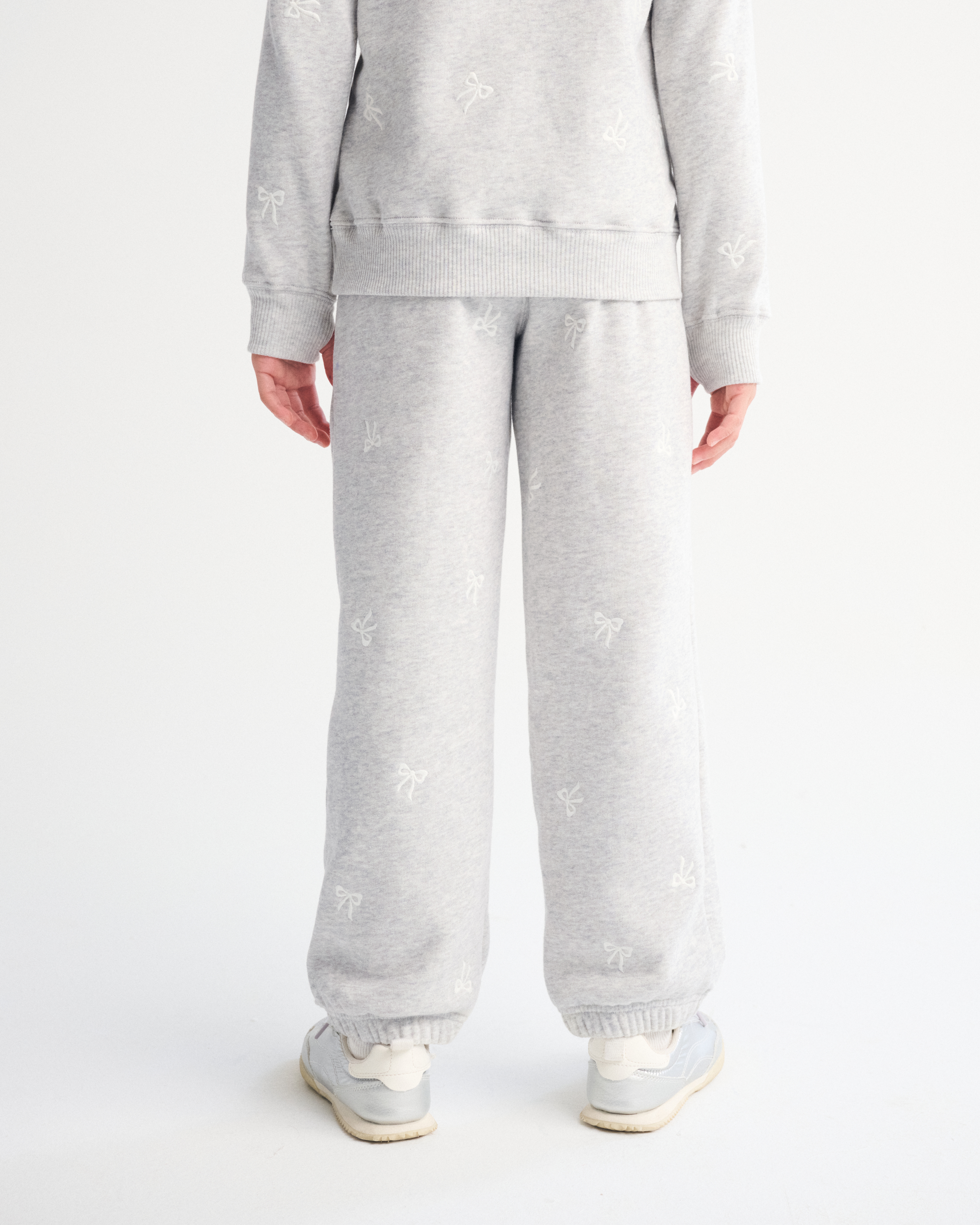 Abercrombie & Fitch Embroidered Bow Fleece Sweatpants In Gray