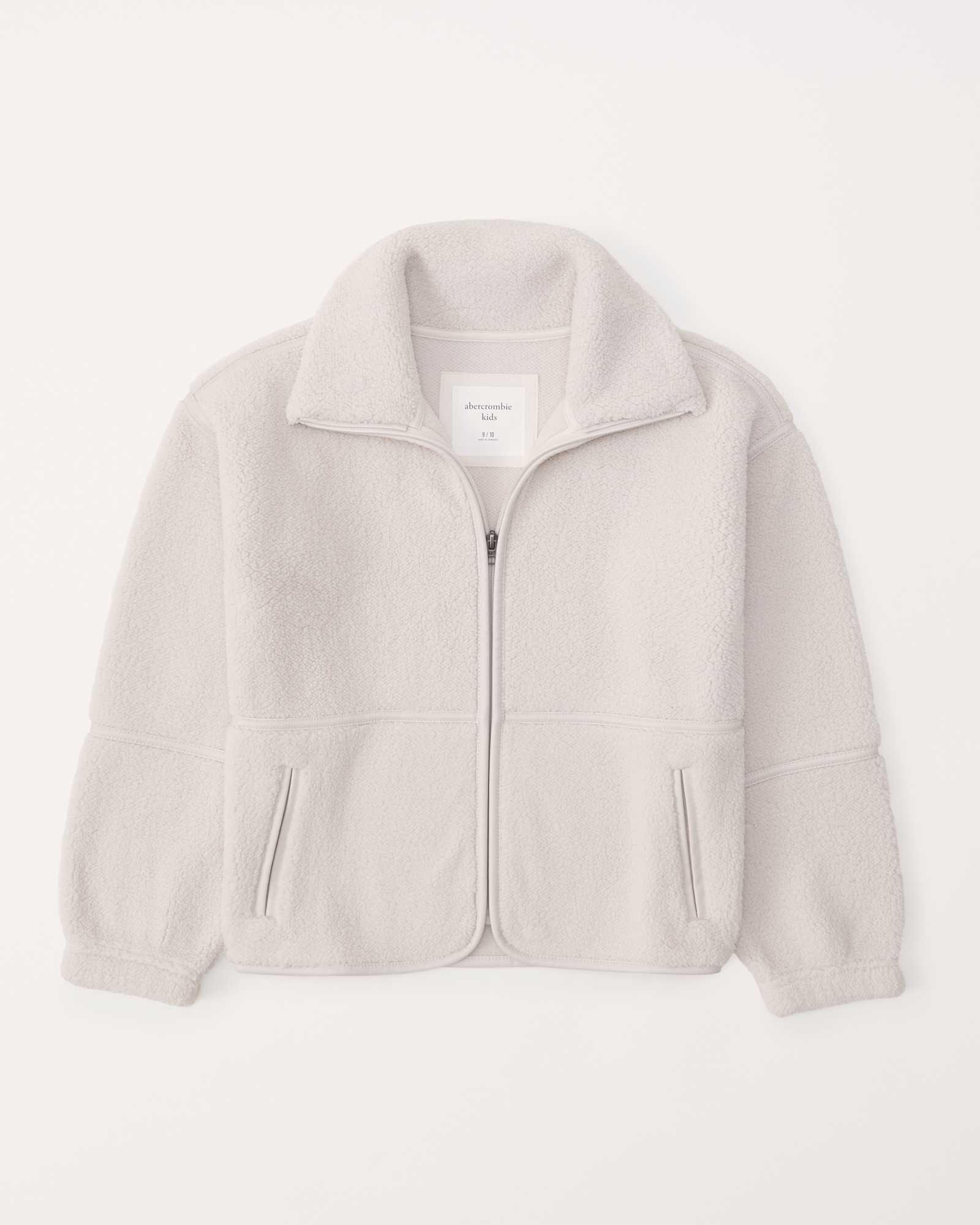 The Coziest Fleece & Sherpa Jackets This Fall - The Mom Edit