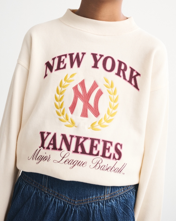 legging-friendly new york yankees crew sweatshirt