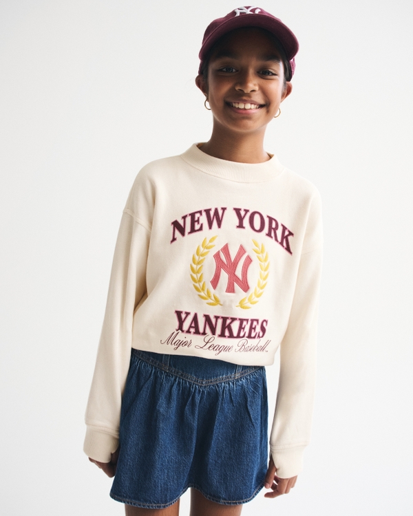 legging-friendly new york yankees crew sweatshirt