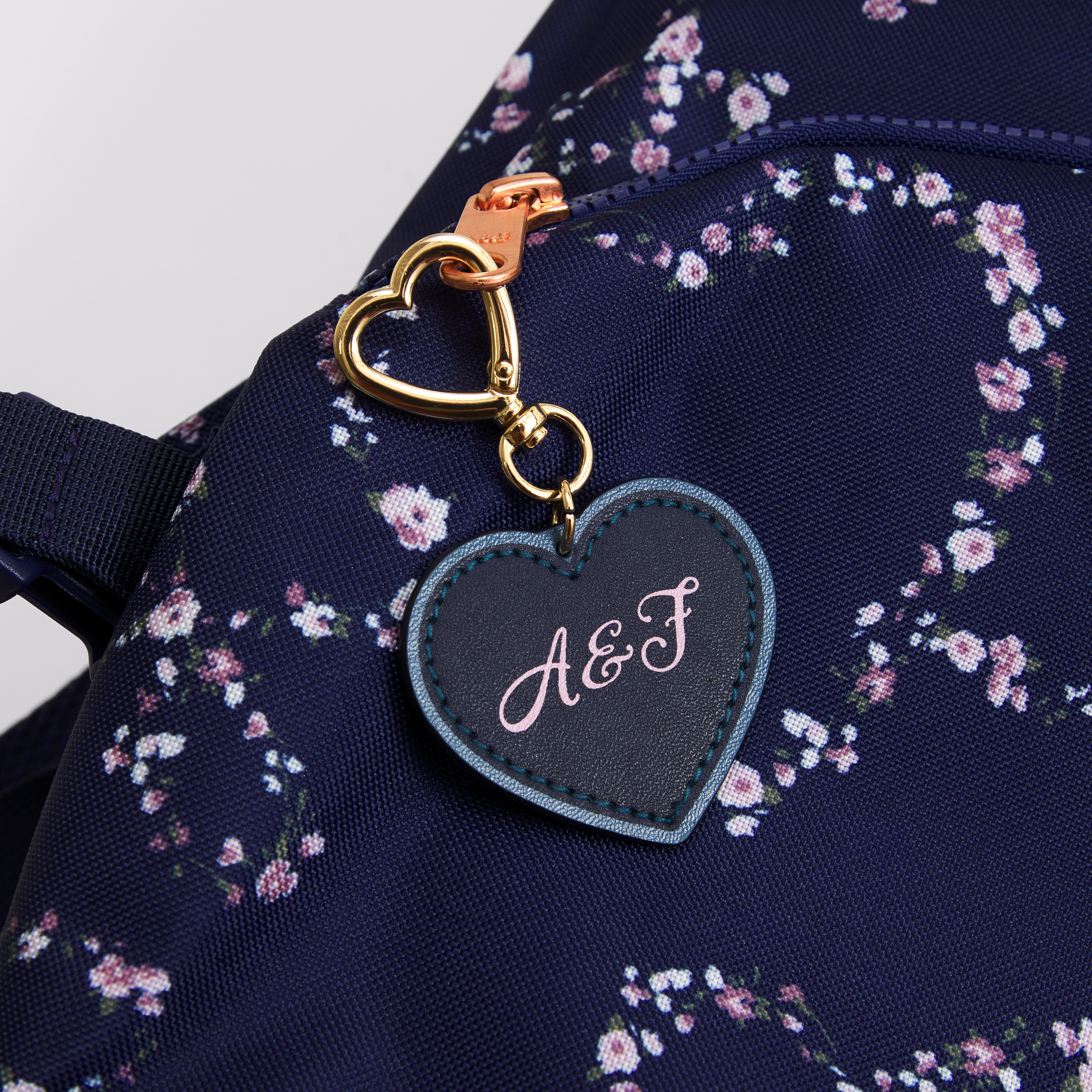 Детский брелок Abercrombie & Fitch Bear bag charm, цвет: Тёмно-синий — фото 2