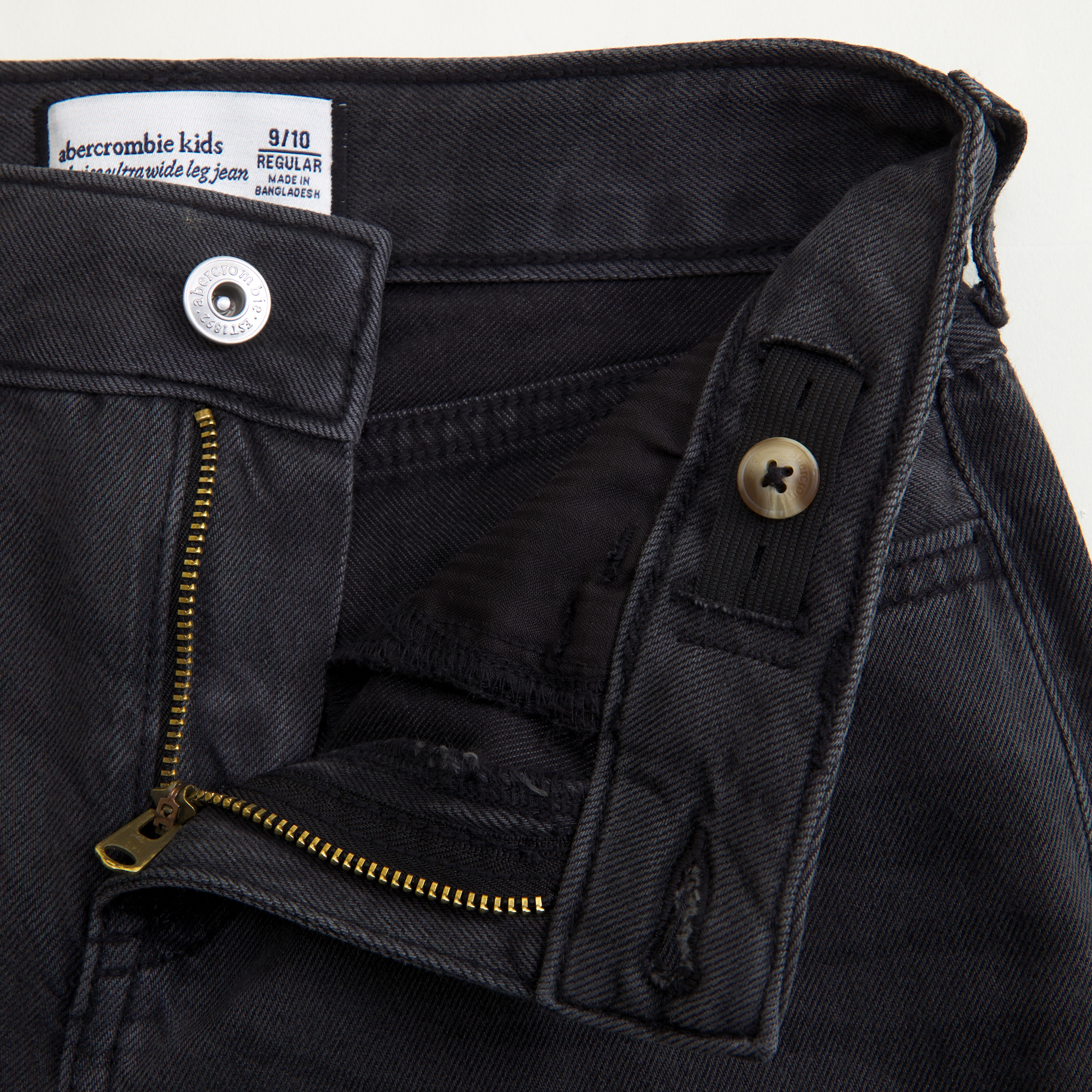 Abercrombie & Fitch High Rise Ultra Wide Leg Jeans