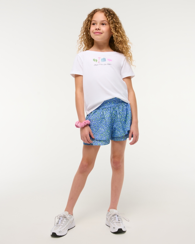 twist-back graphic tee