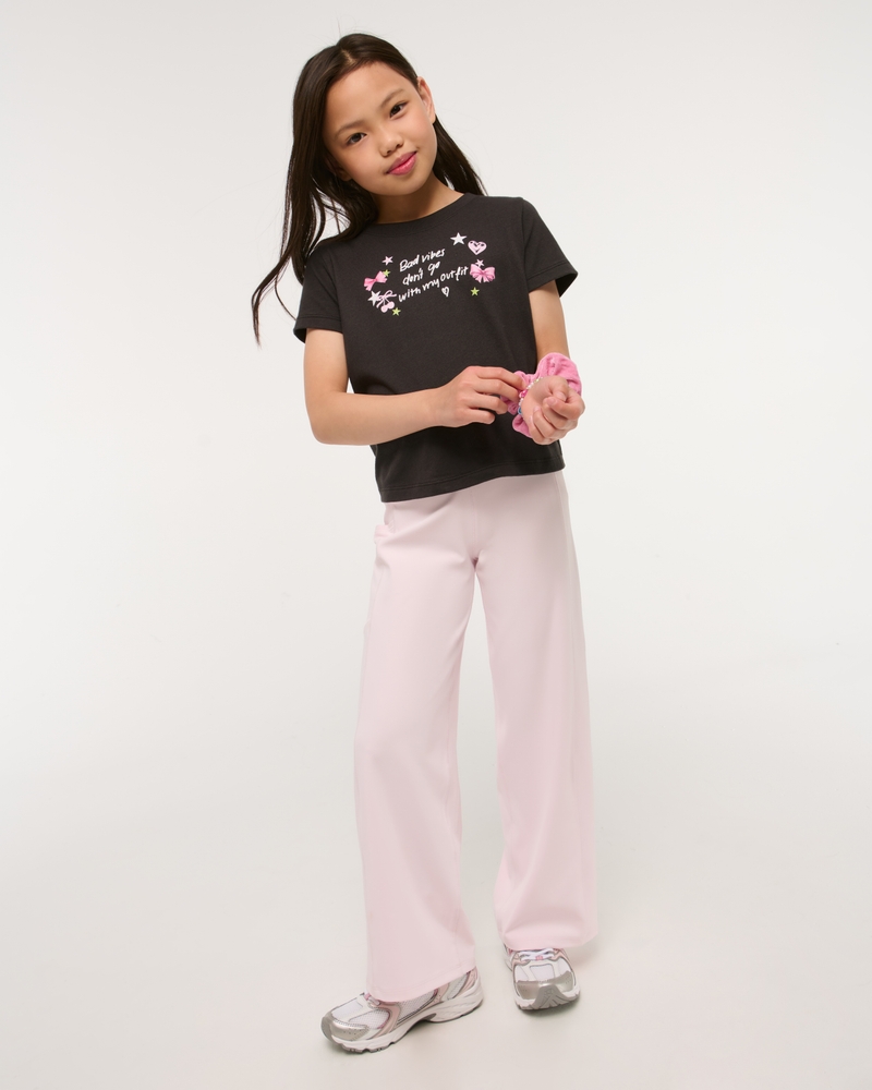 twist-back graphic tee