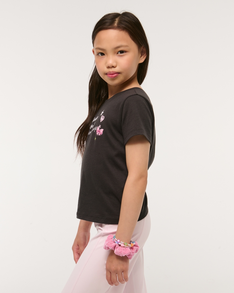 twist-back graphic tee