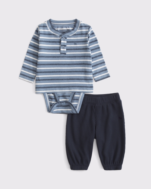 baby bodysuit and pant set