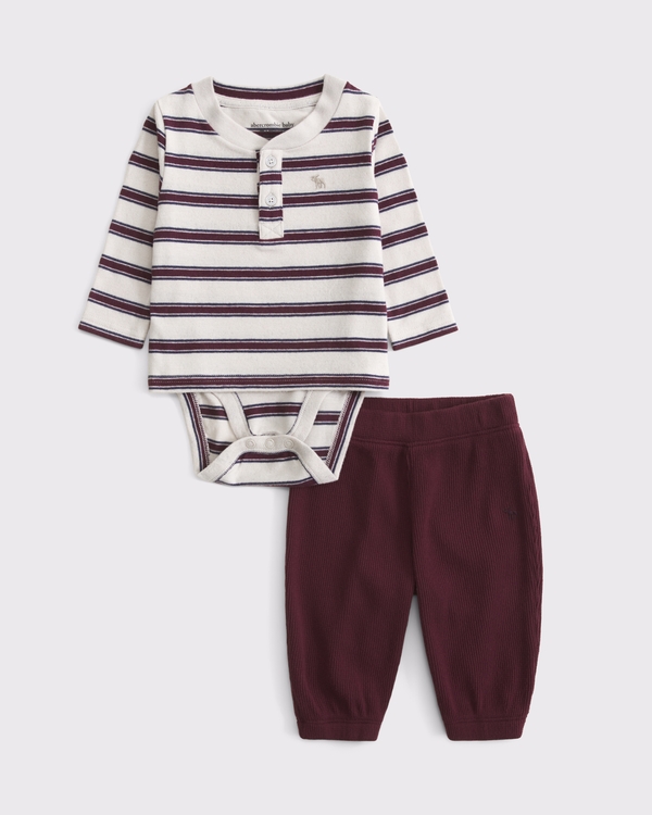 baby bodysuit and pant set