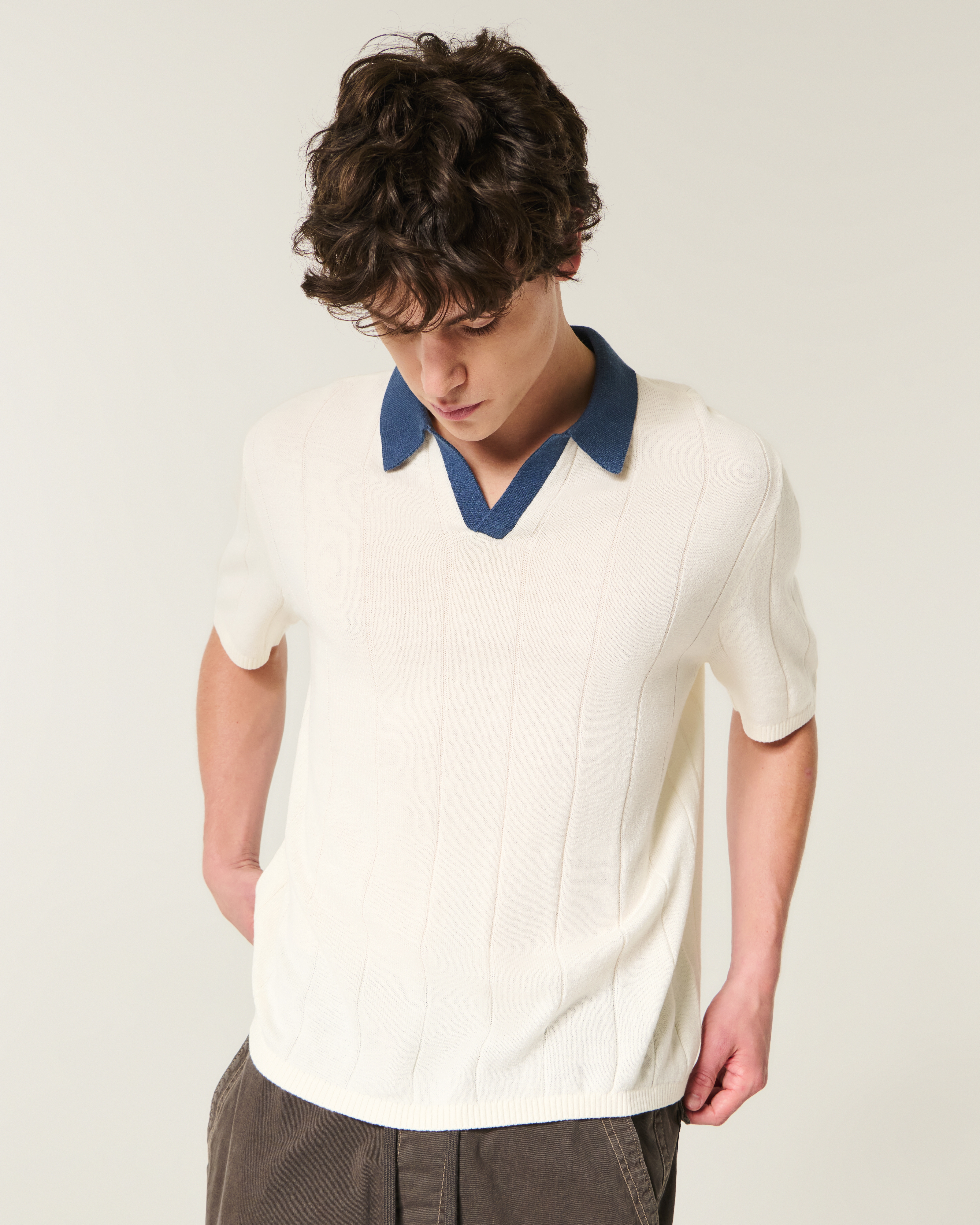 Мужские свитеры Hollister Boxy Short-Sleeve Soccer Sweater Polo — фото 2