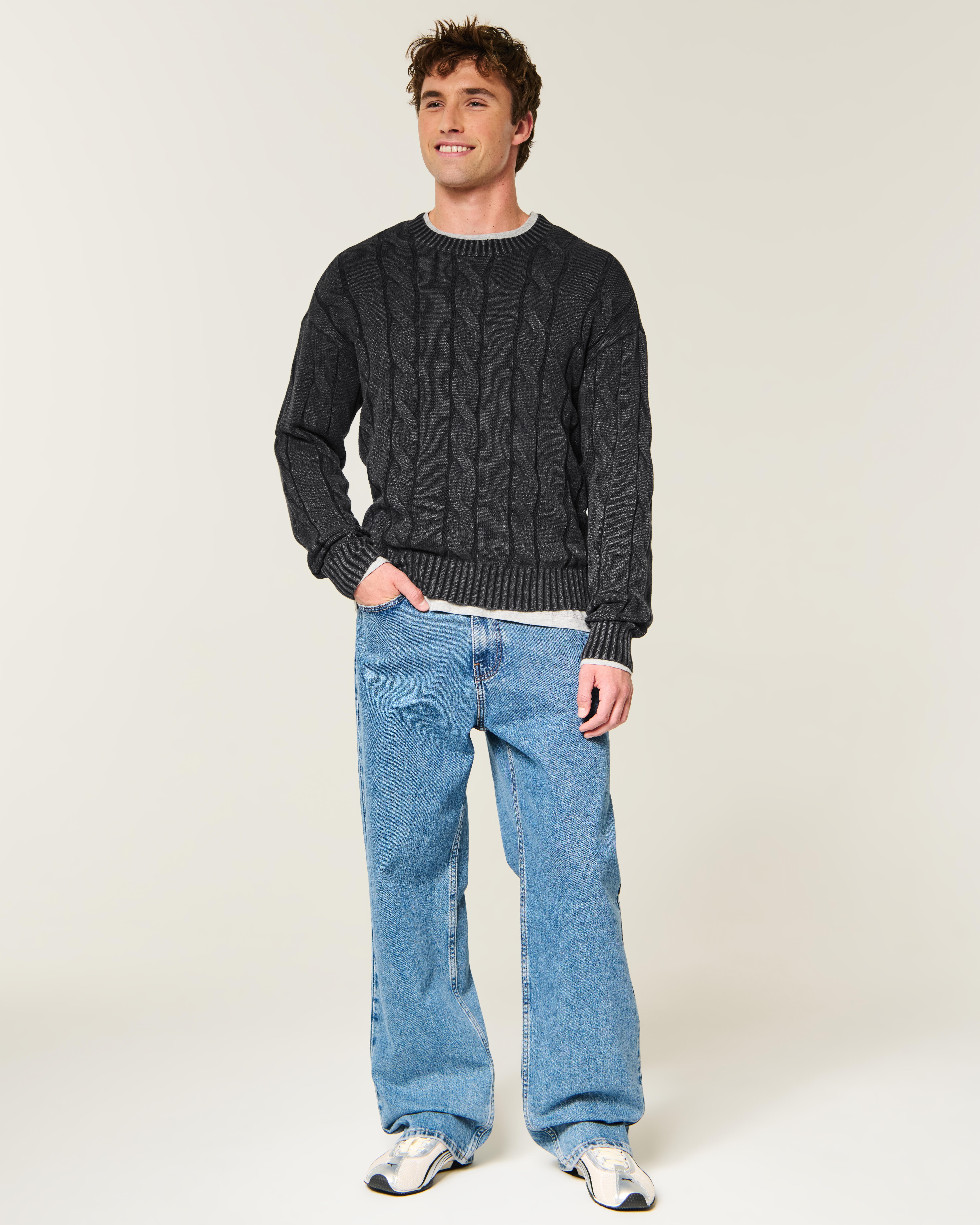 Мужской свитер Hollister Boxy Washed Cable-Knit Crew, цвет: Угольный — фото 3