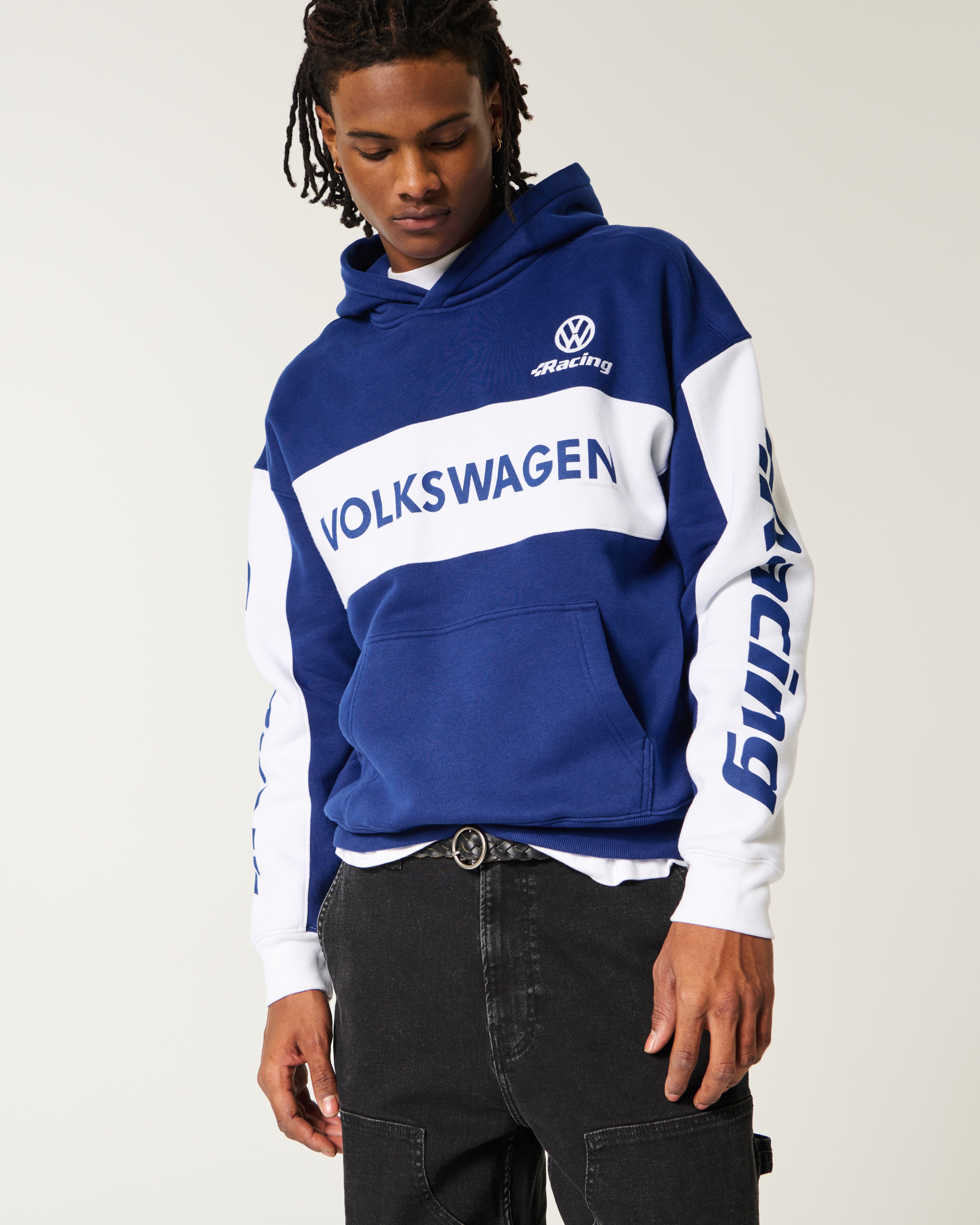 Мужское худи Hollister Boxy Volkswagen Racing Graphic, цвет: Синий / Белый — фото 2