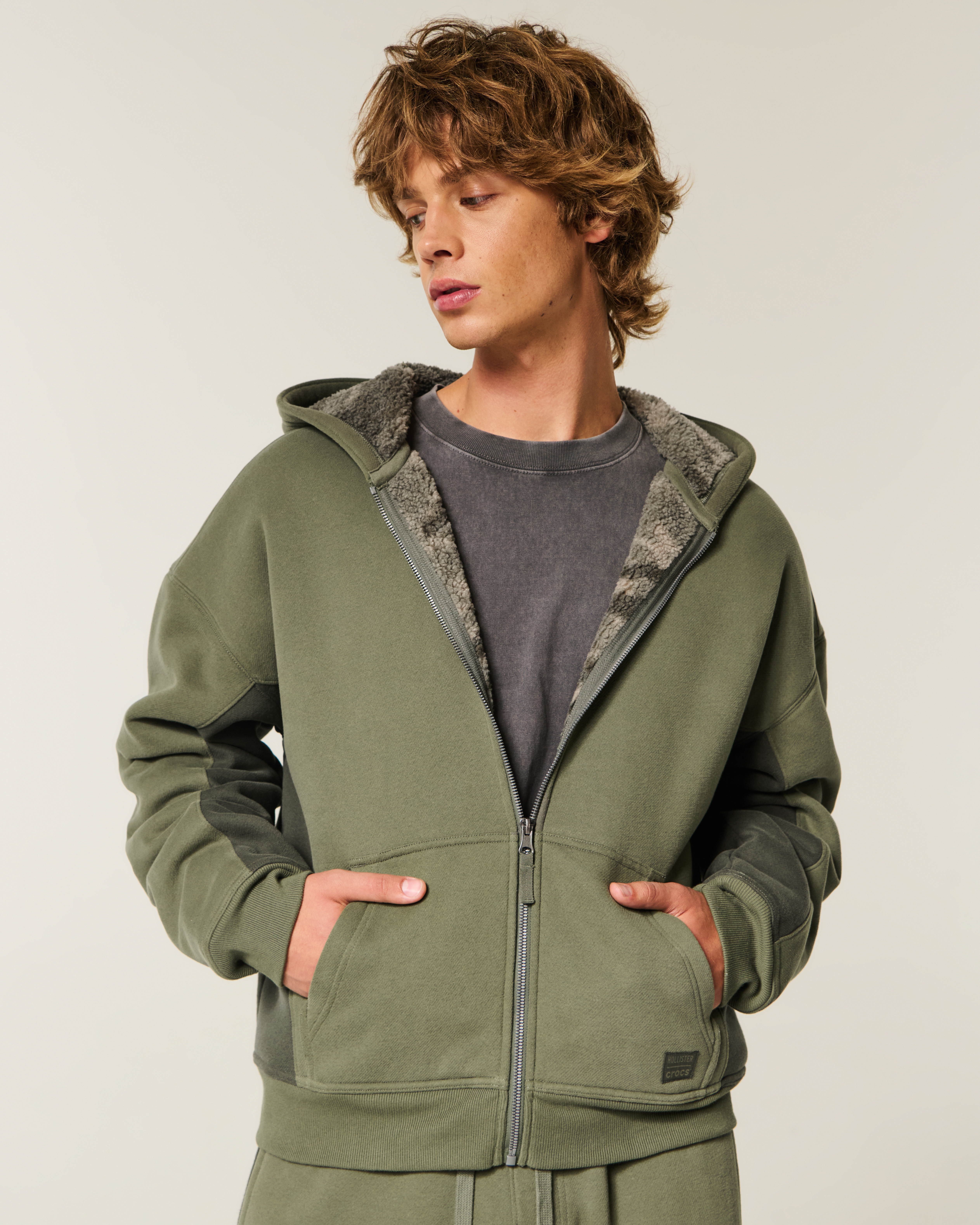 Мужские худи Hollister x Crocs Sherpa-Lined Zip-Up — фото 2