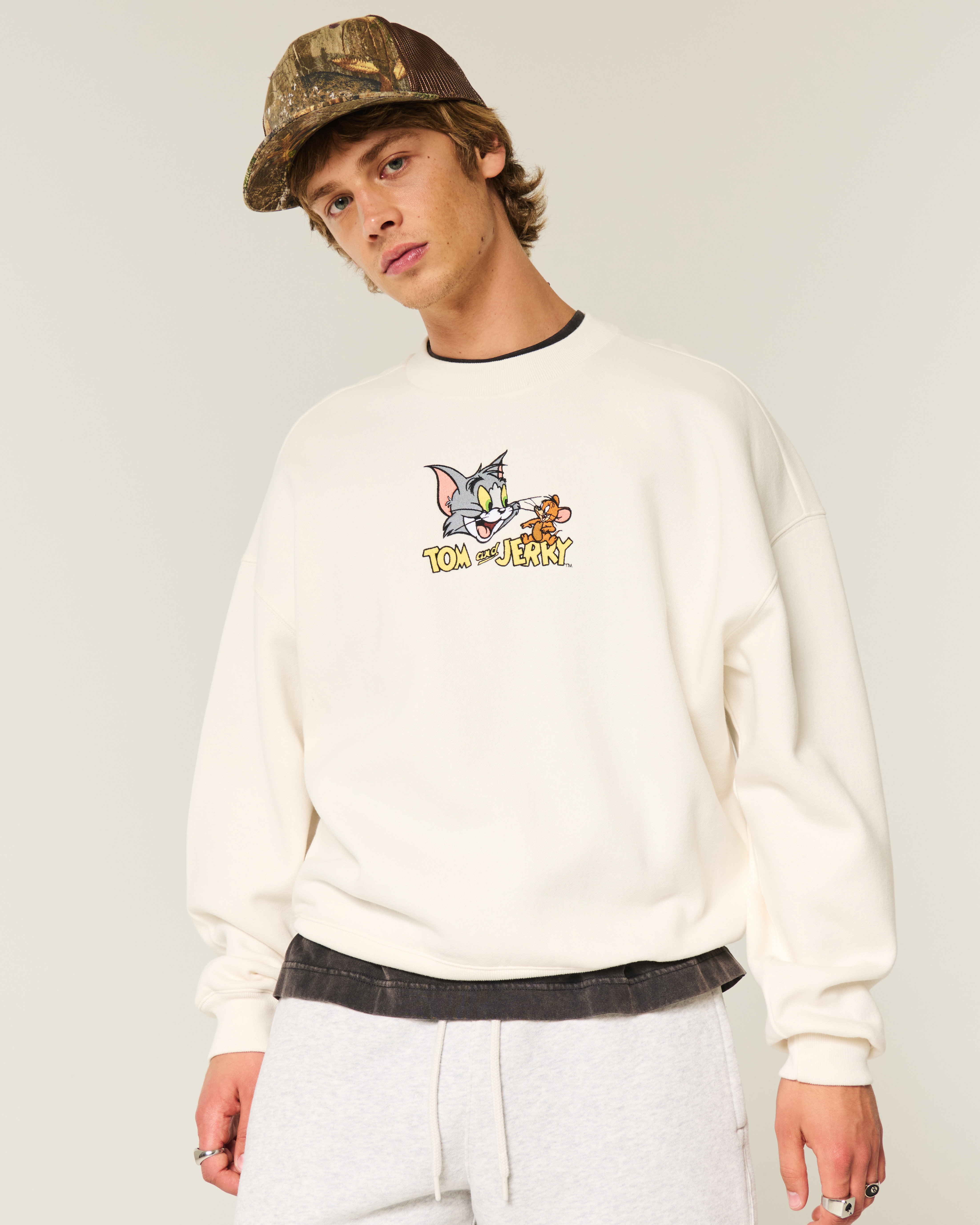 Мужские худи Hollister Baggy Cinch Tom and Jerry Graphic Crew Sweatshirt — фото 2