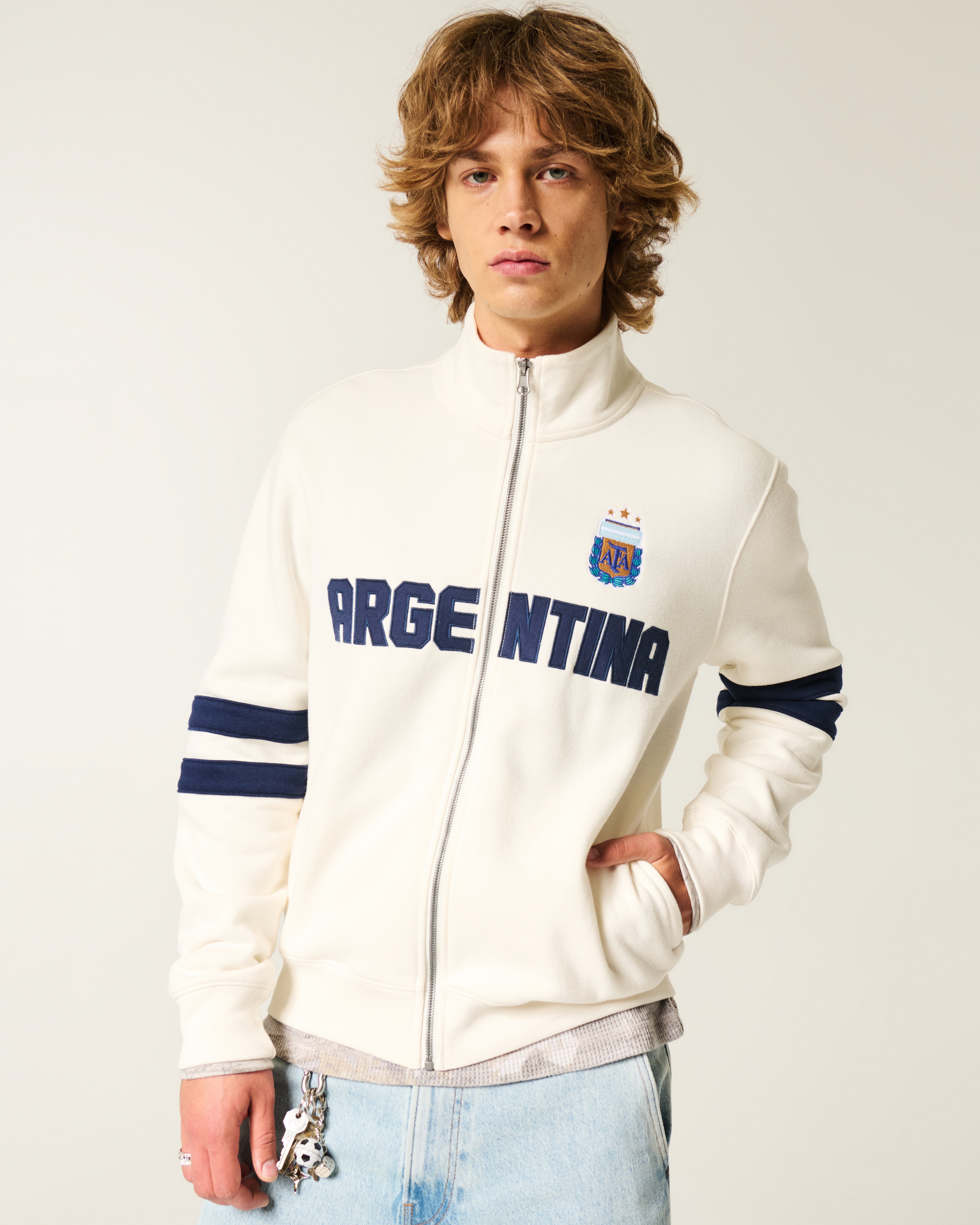 Мужские худи Hollister Boxy Half-Zip Argentina Graphic Sweatshirt — фото 2