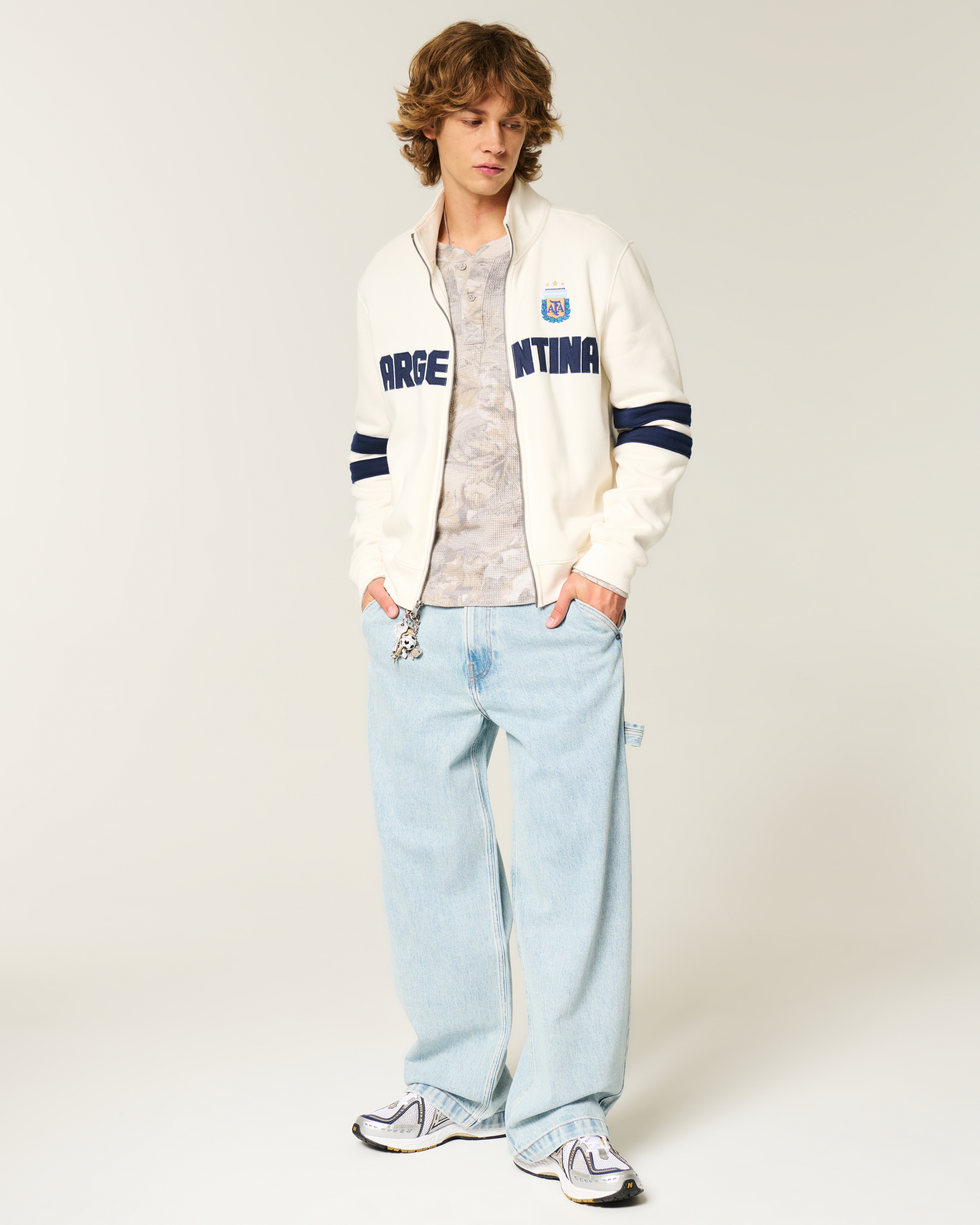 Мужские худи Hollister Boxy Half-Zip Argentina Graphic Sweatshirt — фото 3