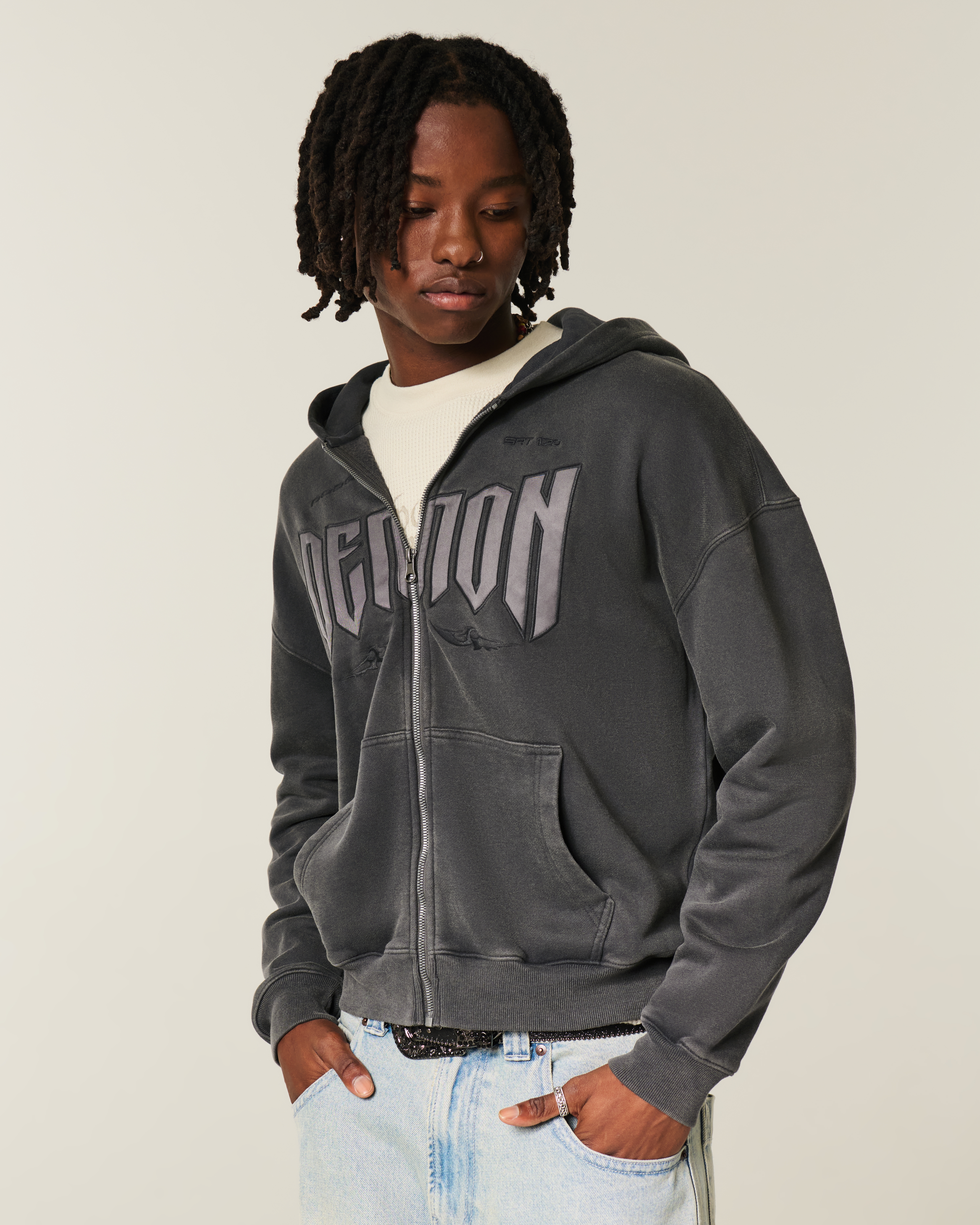 Мужские худи Hollister Feel Good Boxy Dodge Demon Graphic Zip-Up — фото 2