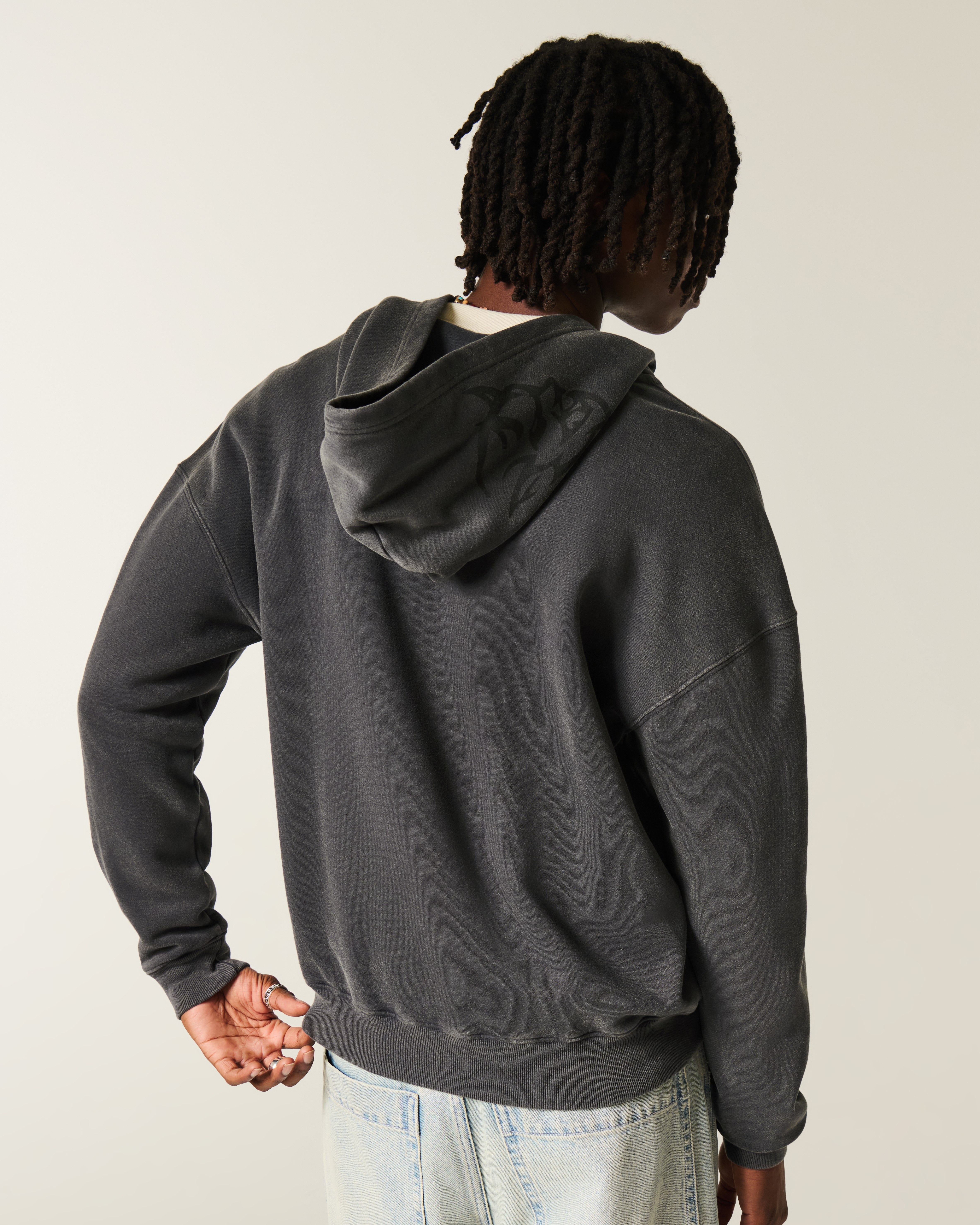 Мужские худи Hollister Feel Good Boxy Dodge Demon Graphic Zip-Up — фото 3