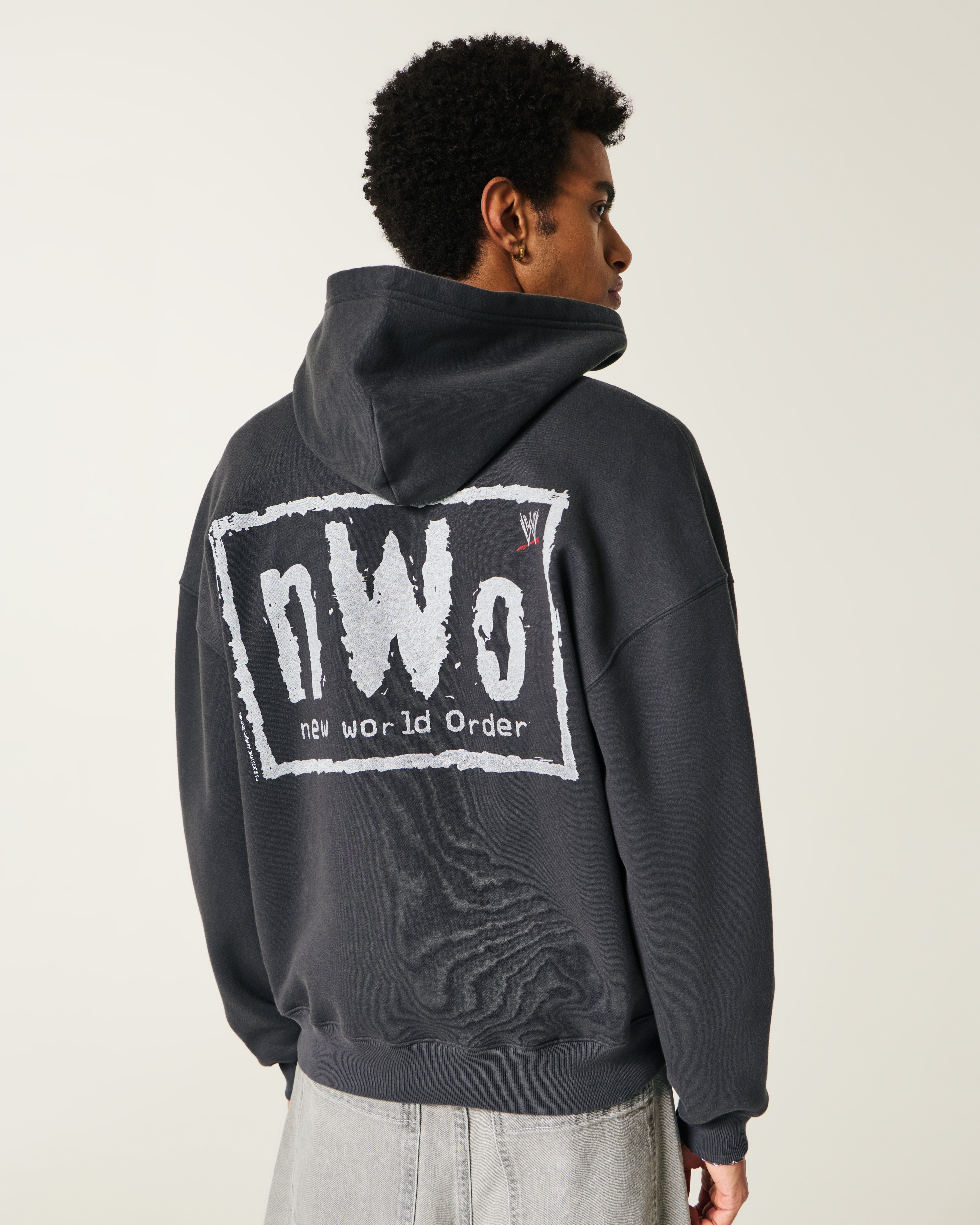 Мужские худи Hollister Boxy WWE nWo Graphic Zip-Up — фото 2