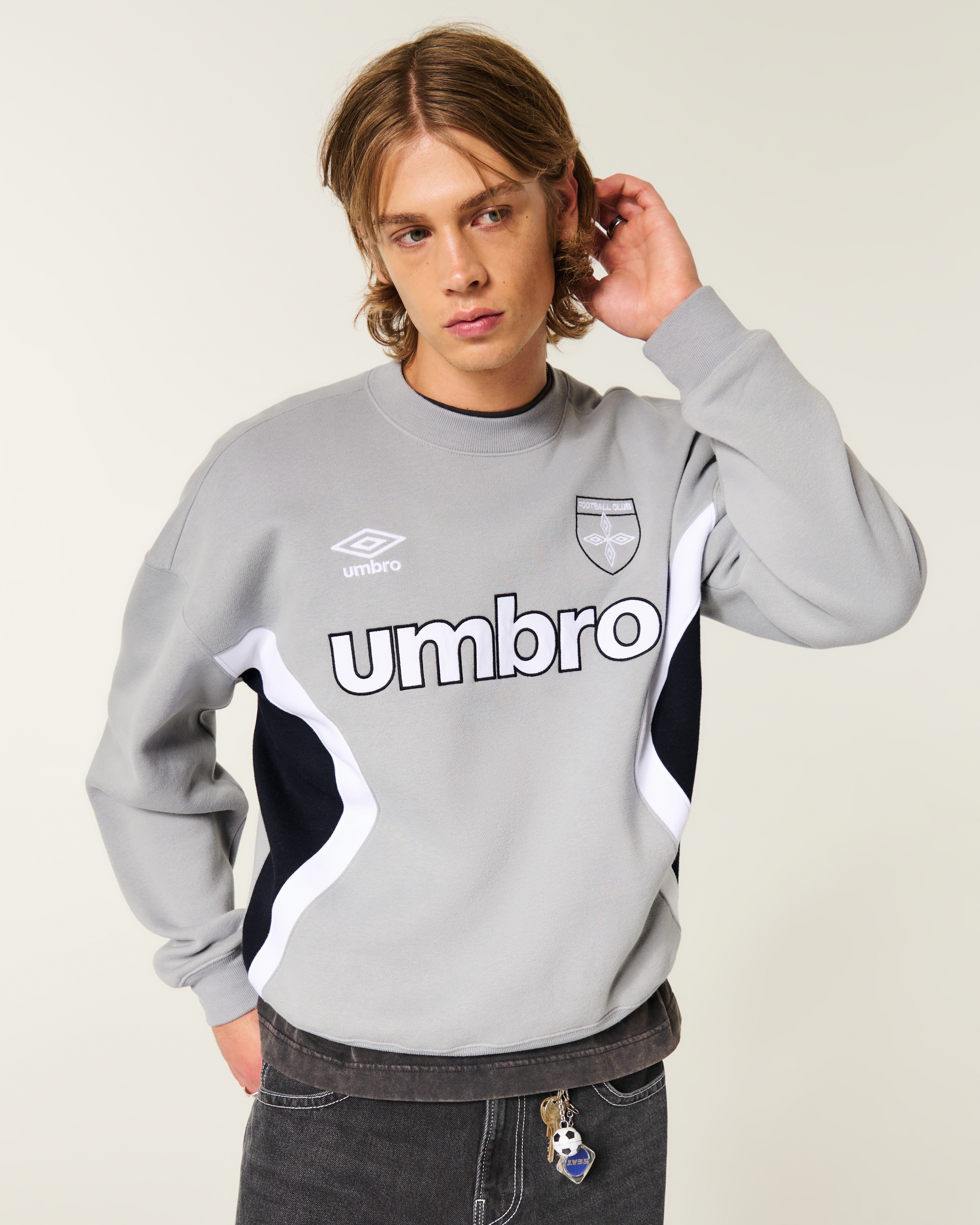 Мужские худи Hollister Boxy Umbro Graphic Crew Sweatshirt — фото 2