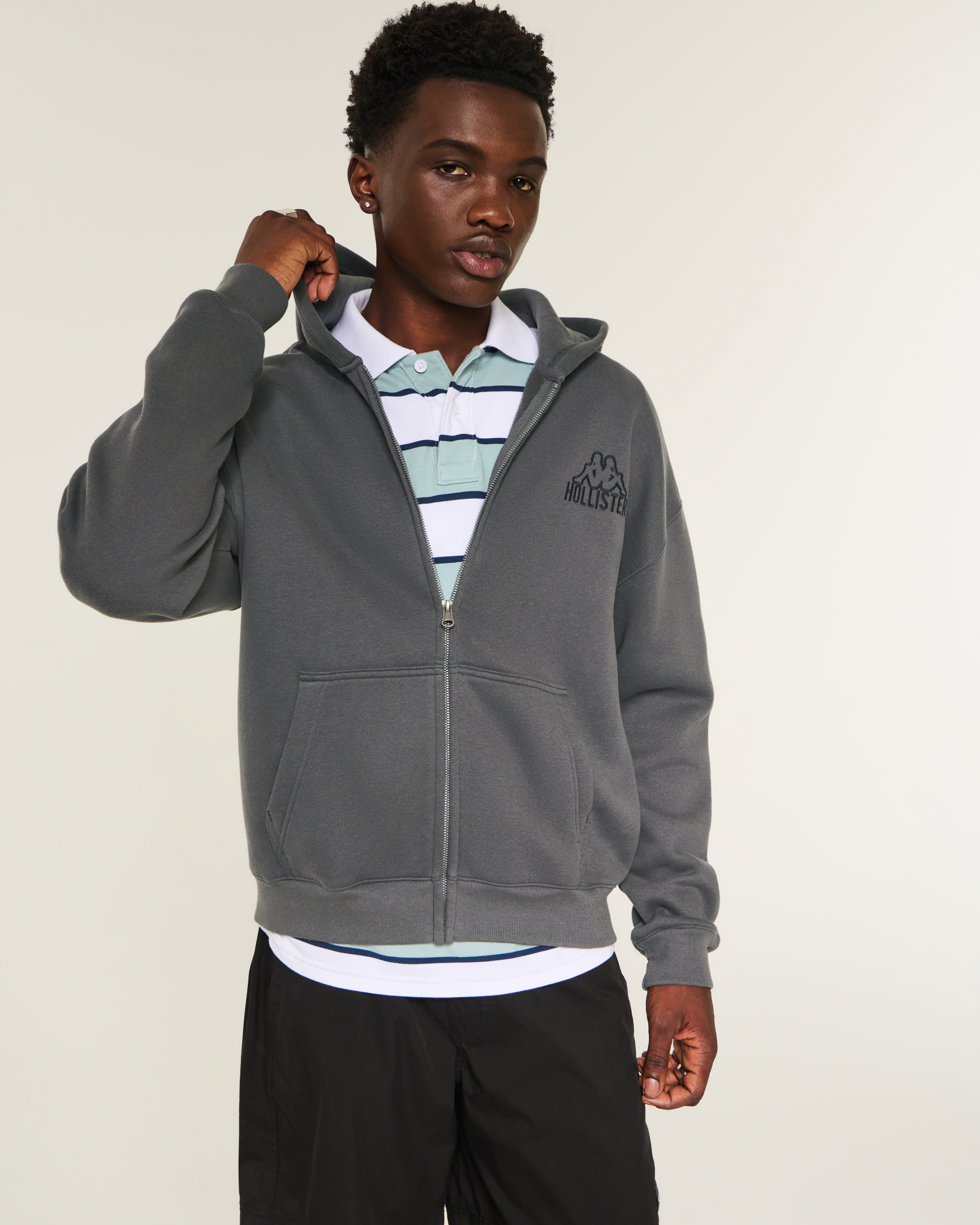Мужские худи Hollister + Kappa Boxy Zip-Up Logo Graphic — фото 3