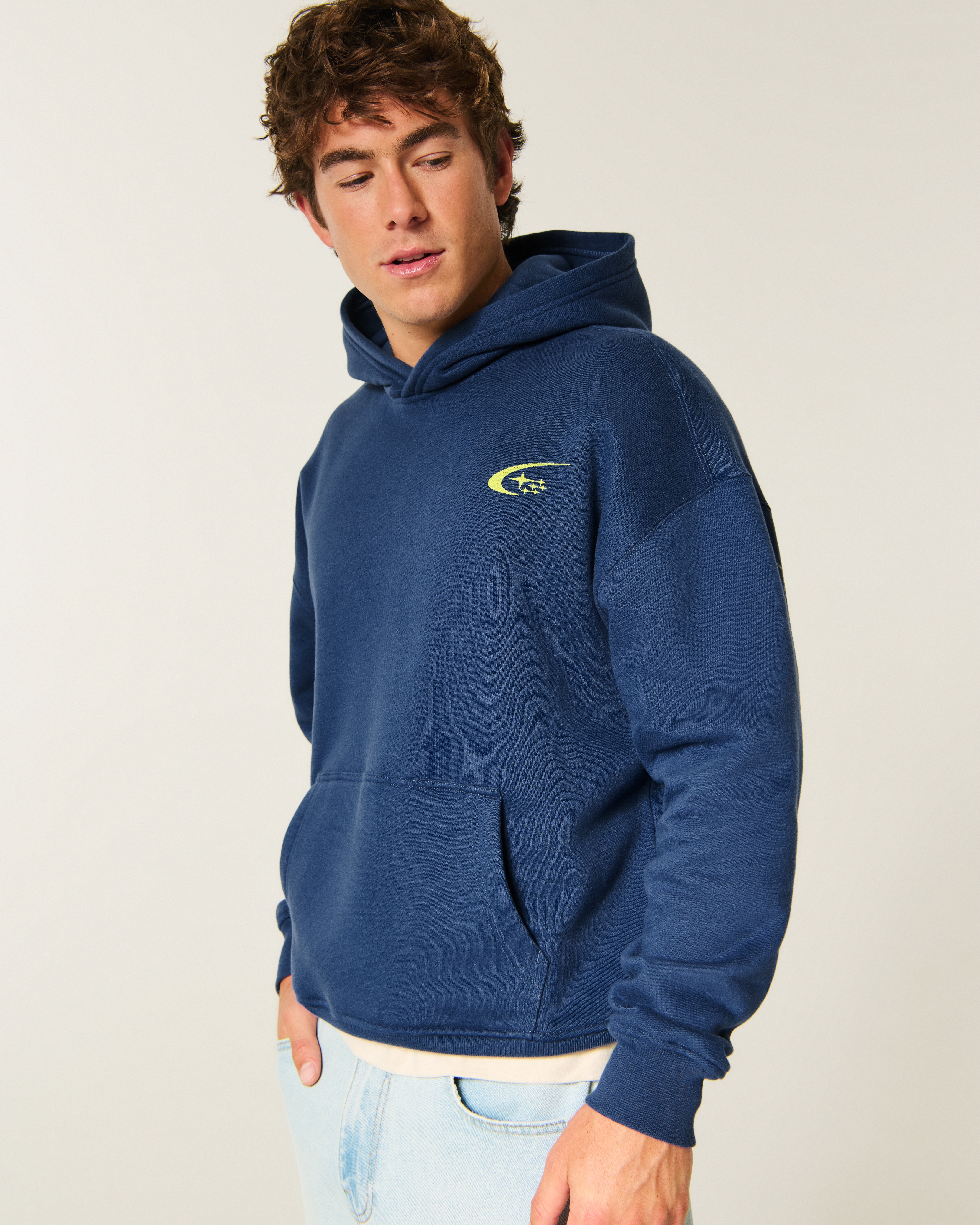 Мужское худи Hollister Feel Good Boxy Subaru Graphic, цвет: Тёмный синий — фото 3