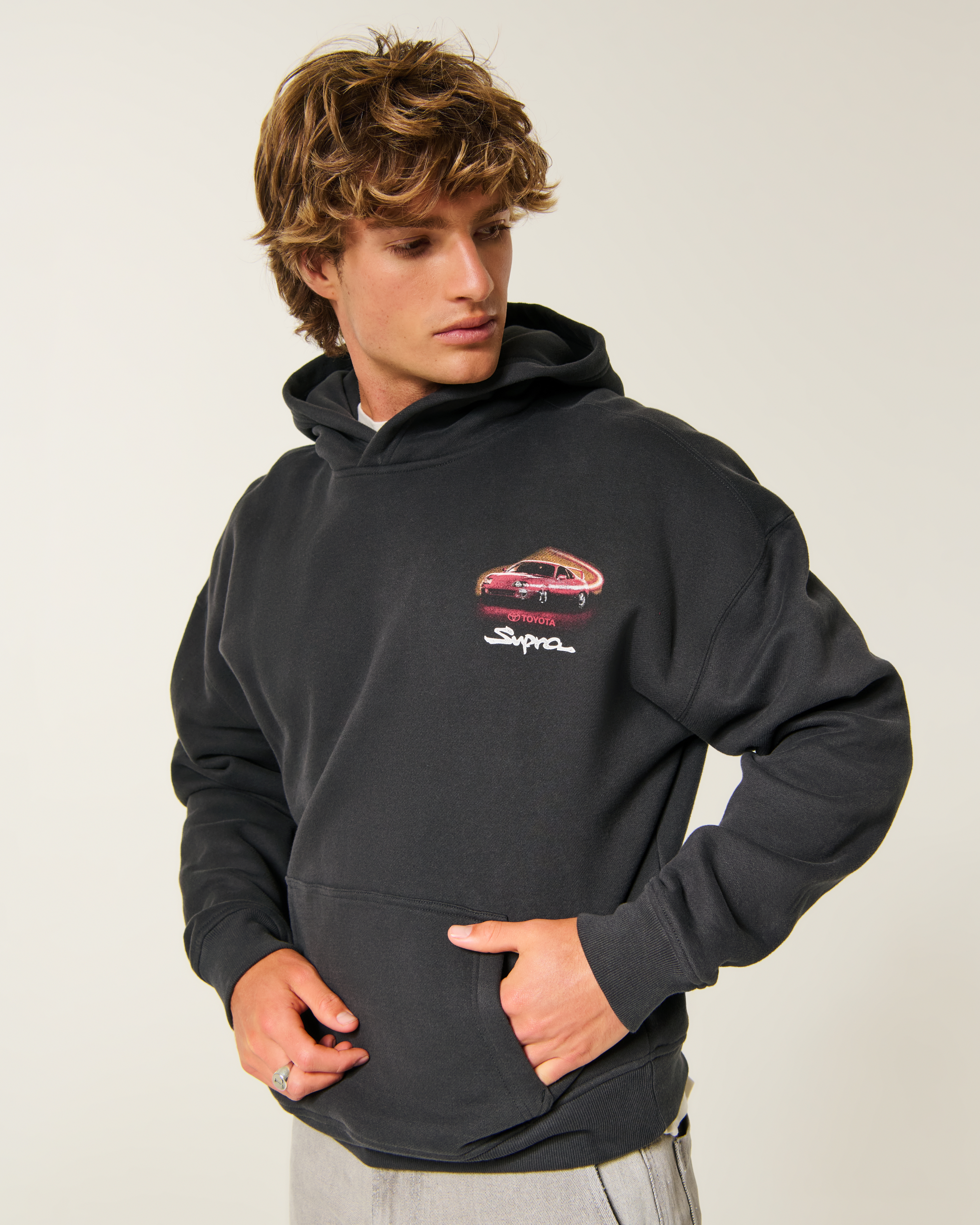 Мужское худи Hollister Boxy Zip-Up Shelby Graphic, цвет: Чёрный — фото 2