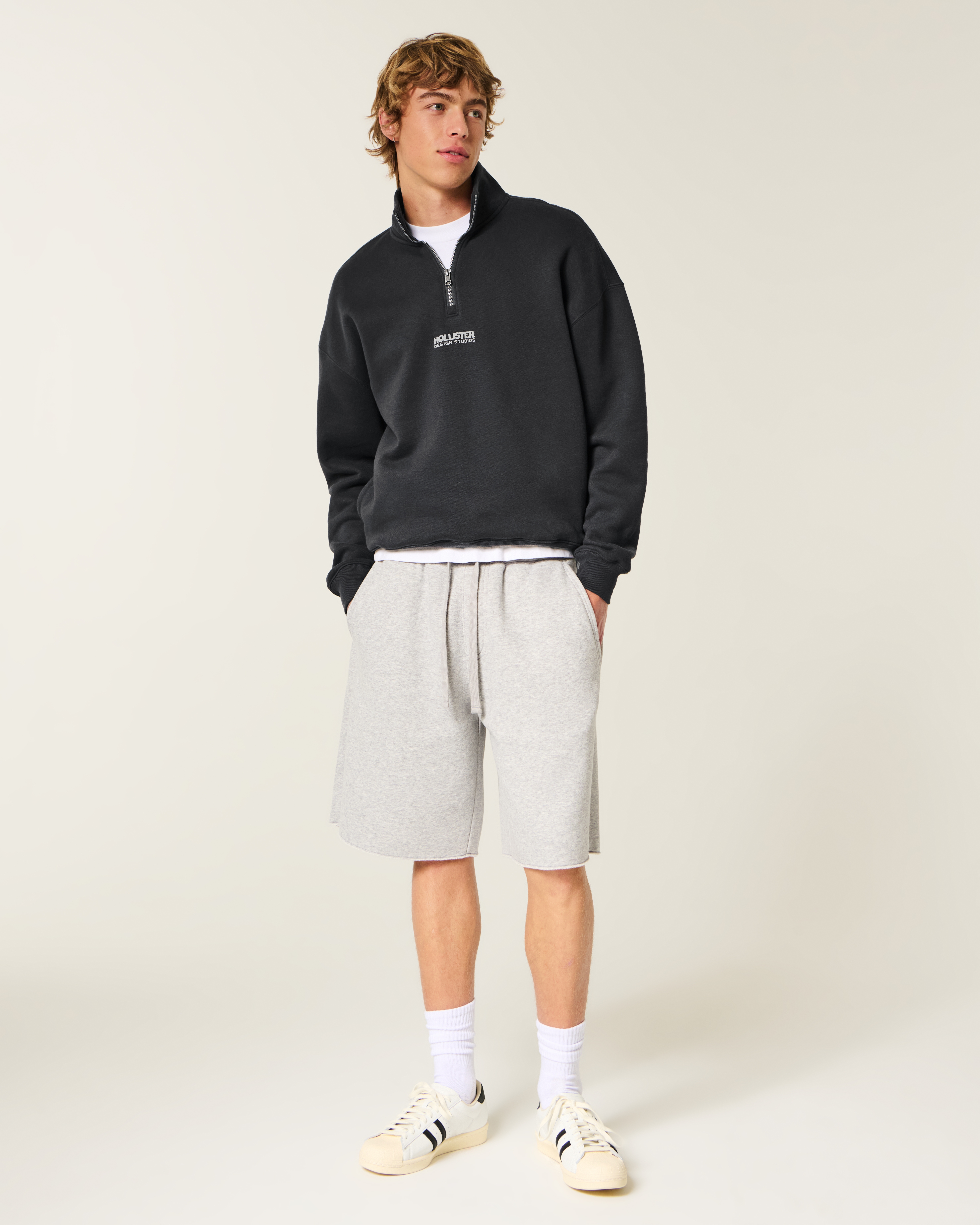 Мужские худи Hollister Boxy Quarter-Zip Logo Graphic Sweatshirt — фото 3
