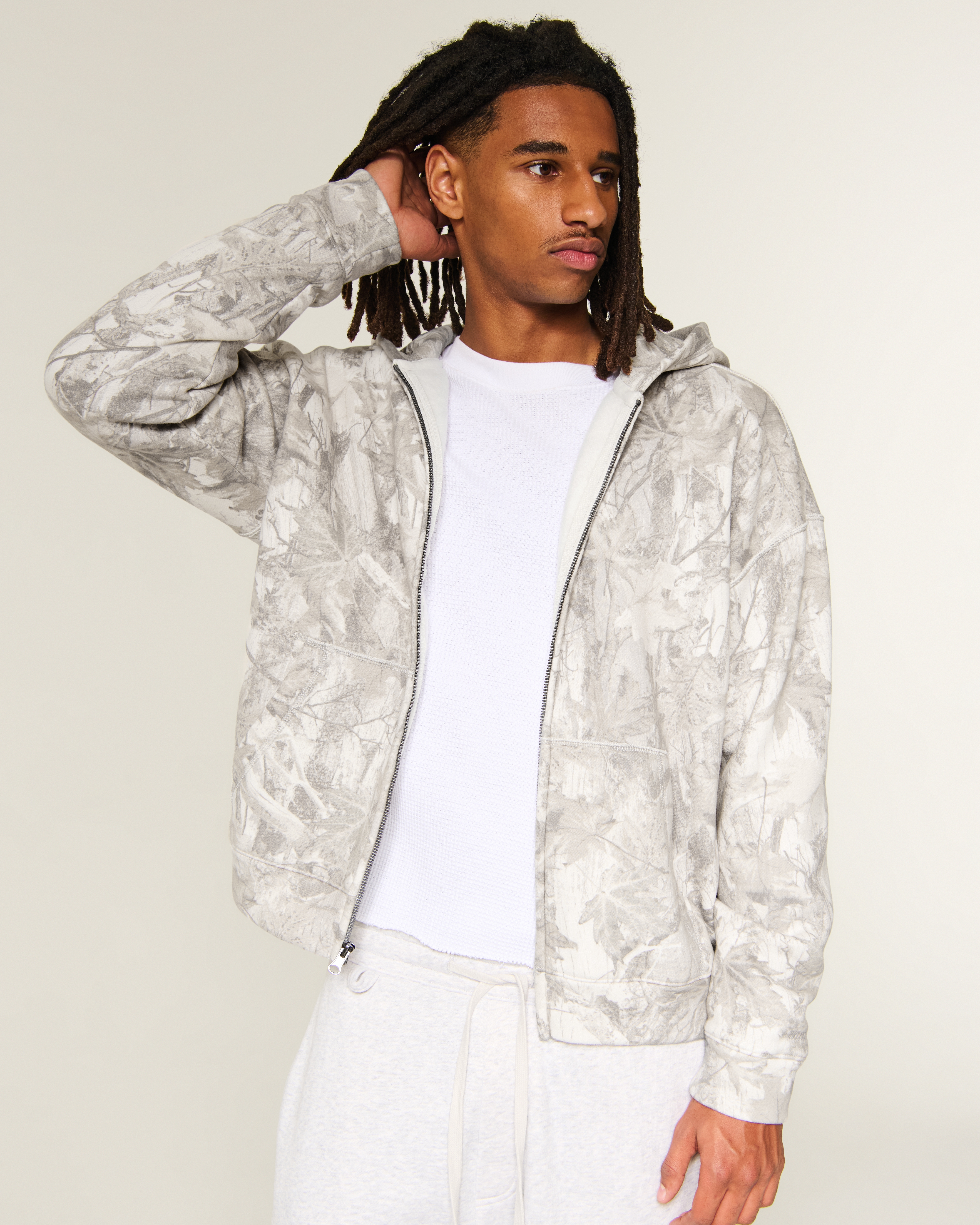 Мужское худи Hollister Boxy Camo Zip-Up, цвет: Кремовый камуфляжный — фото 2