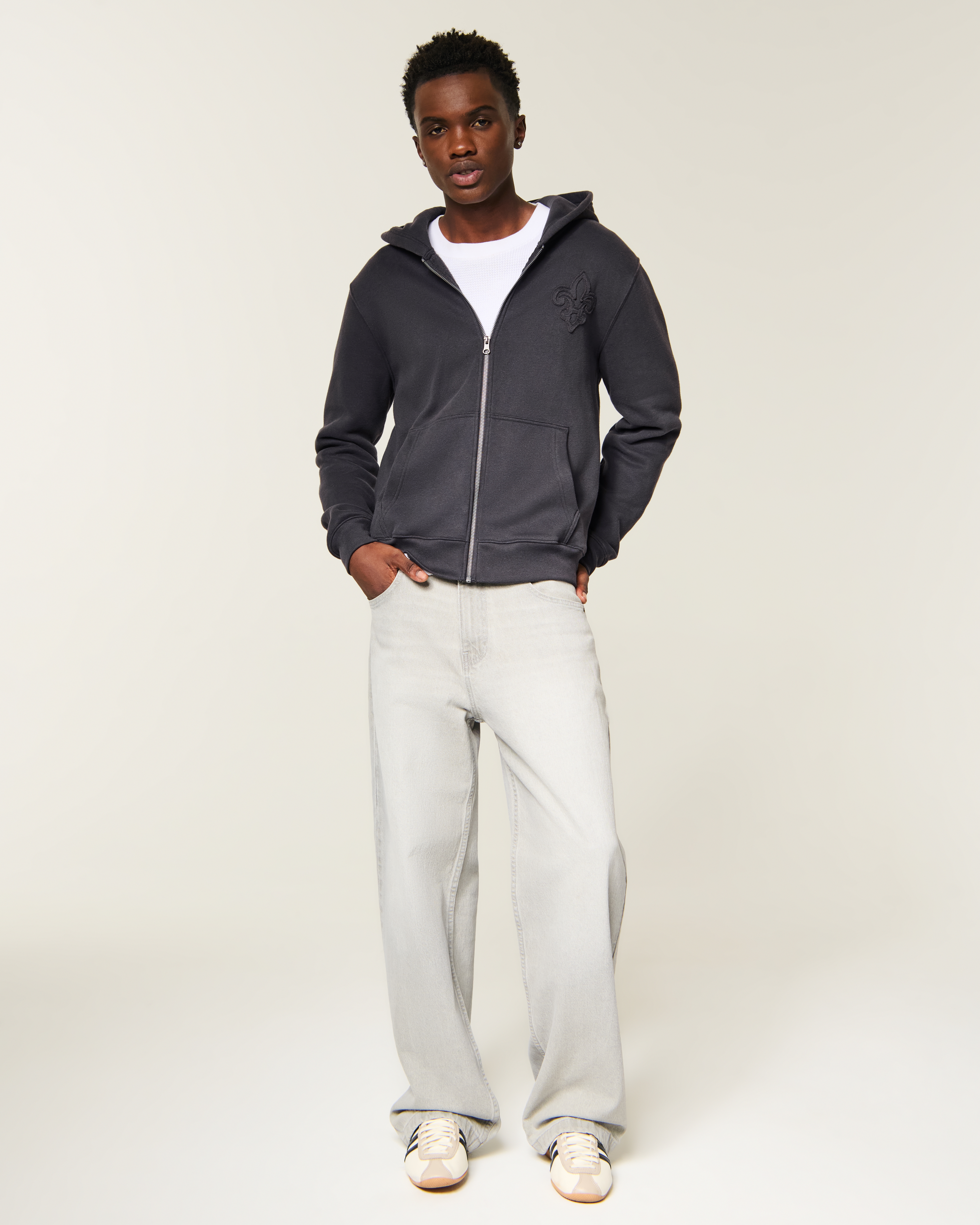 Мужское худи Hollister Feel Good Zip-Up Y2K Graphic, цвет: Угольный — фото 3