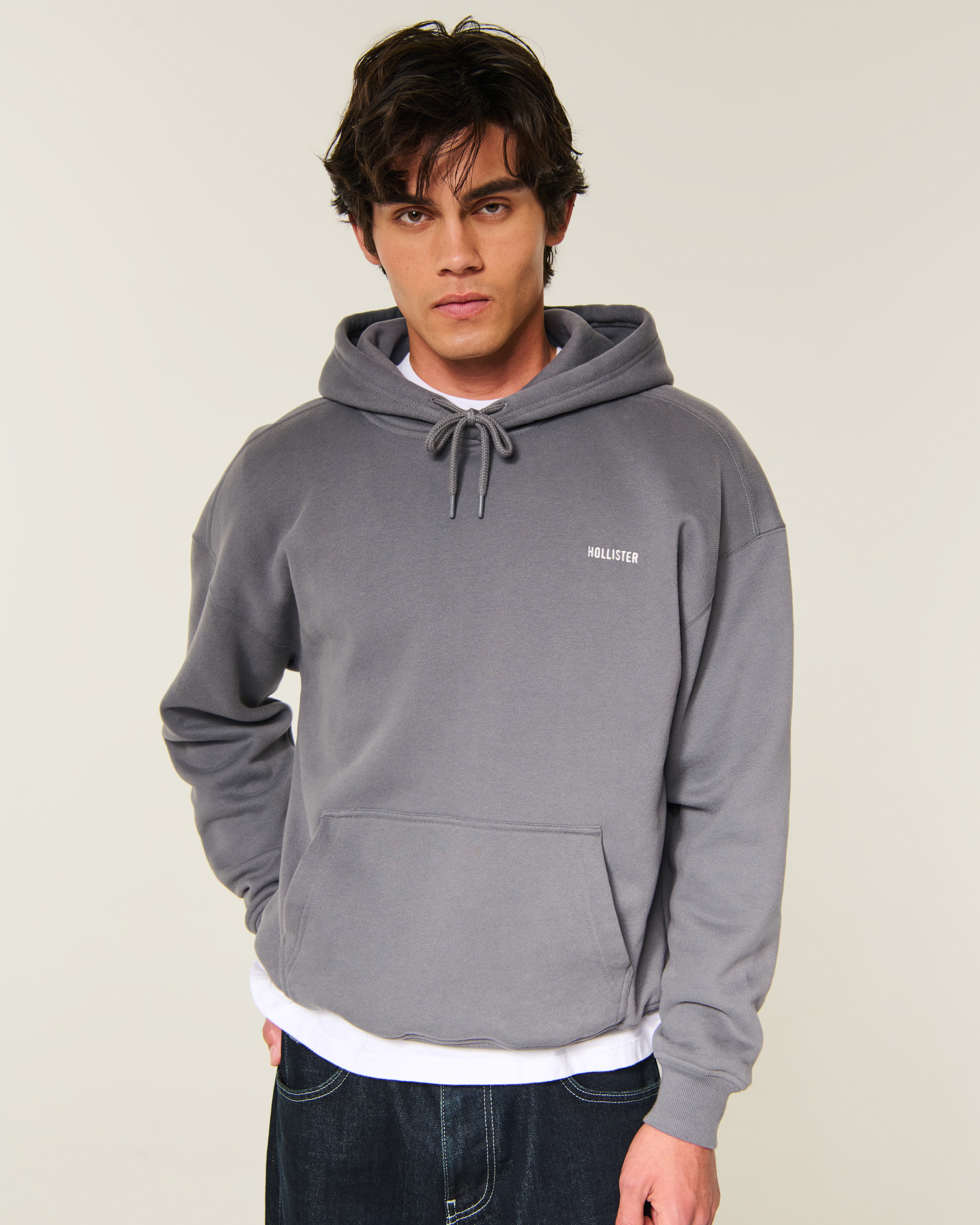 Мужское худи Hollister Feel Good Boxy Logo, цвет: Тёмный серый — фото 2