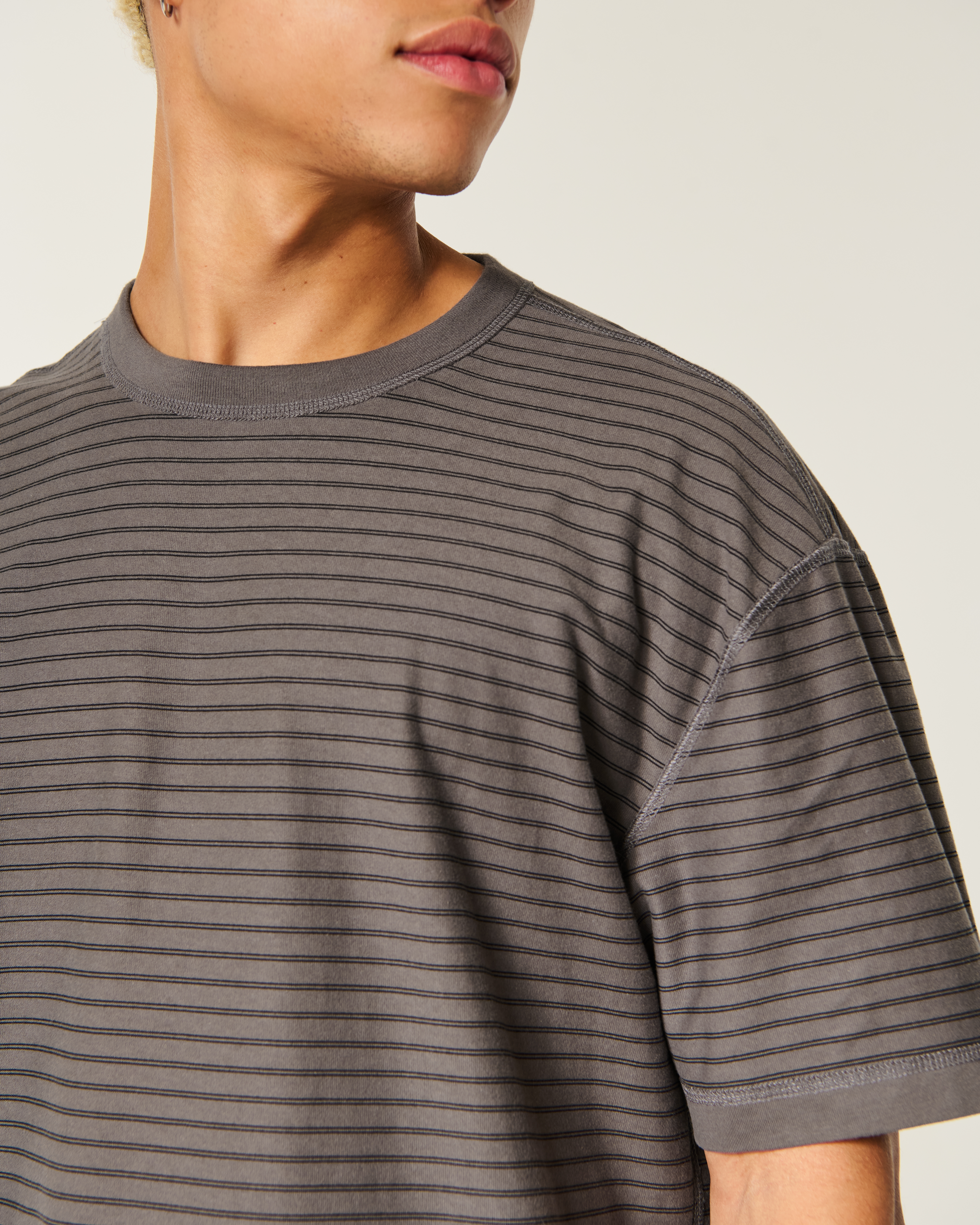 Мужская футболка Hollister Reversible Cotton Crew, цвет: Коричневый — фото 3