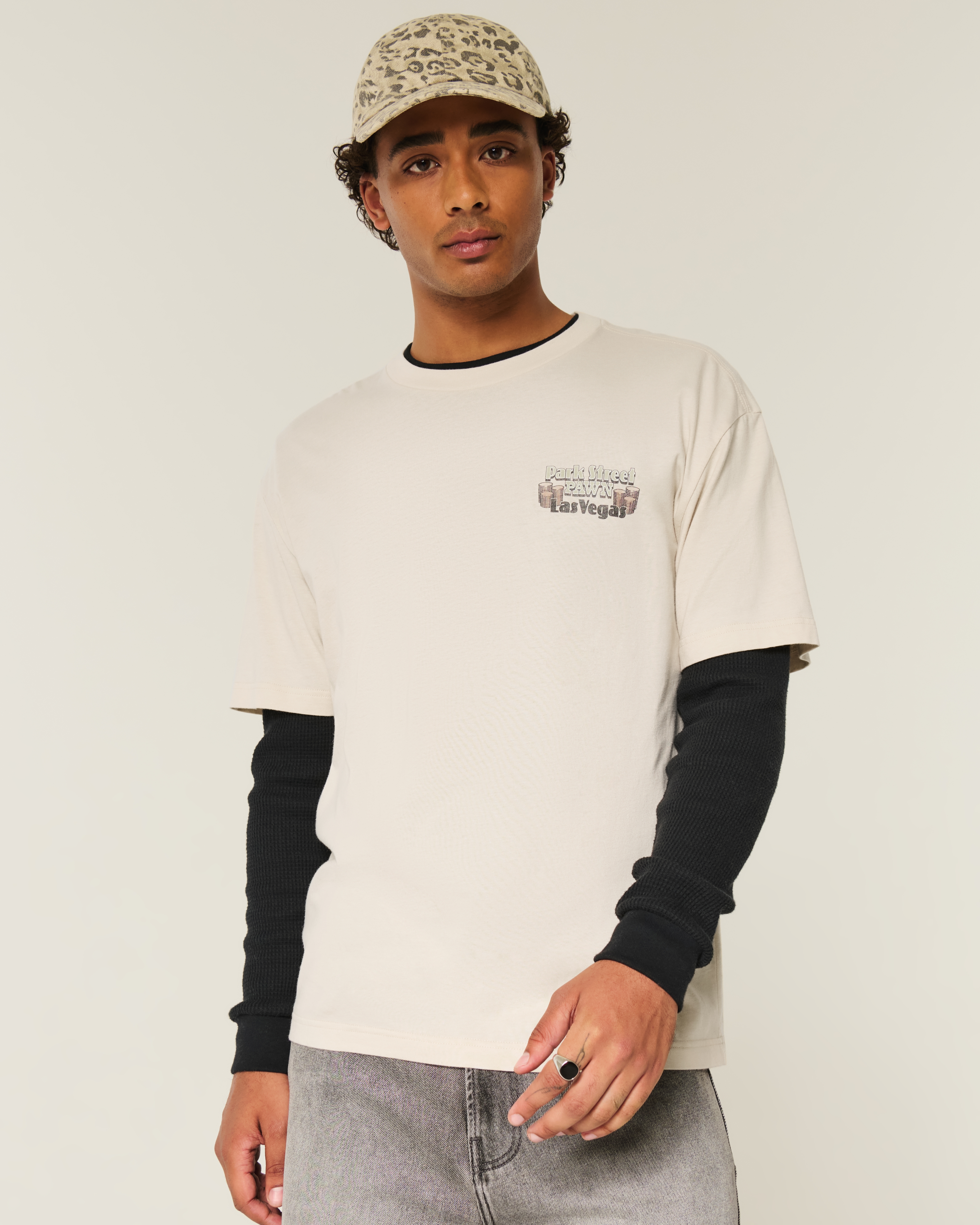 Мужские футболки Hollister Boxy Park Street Pawn Graphic Tee — фото 2