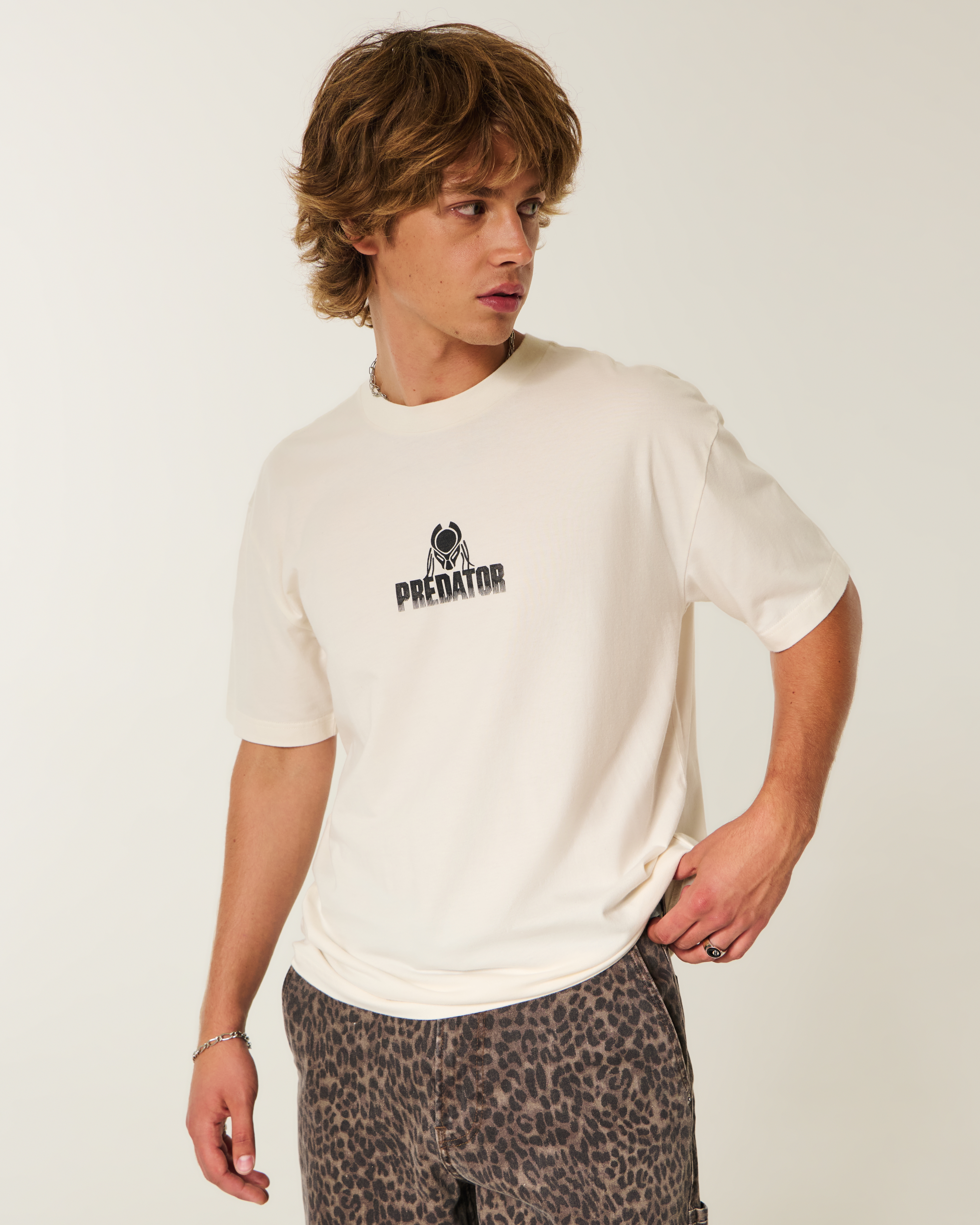 Мужские футболки Hollister Boxy Cotton Predator Graphic Tee — фото 3