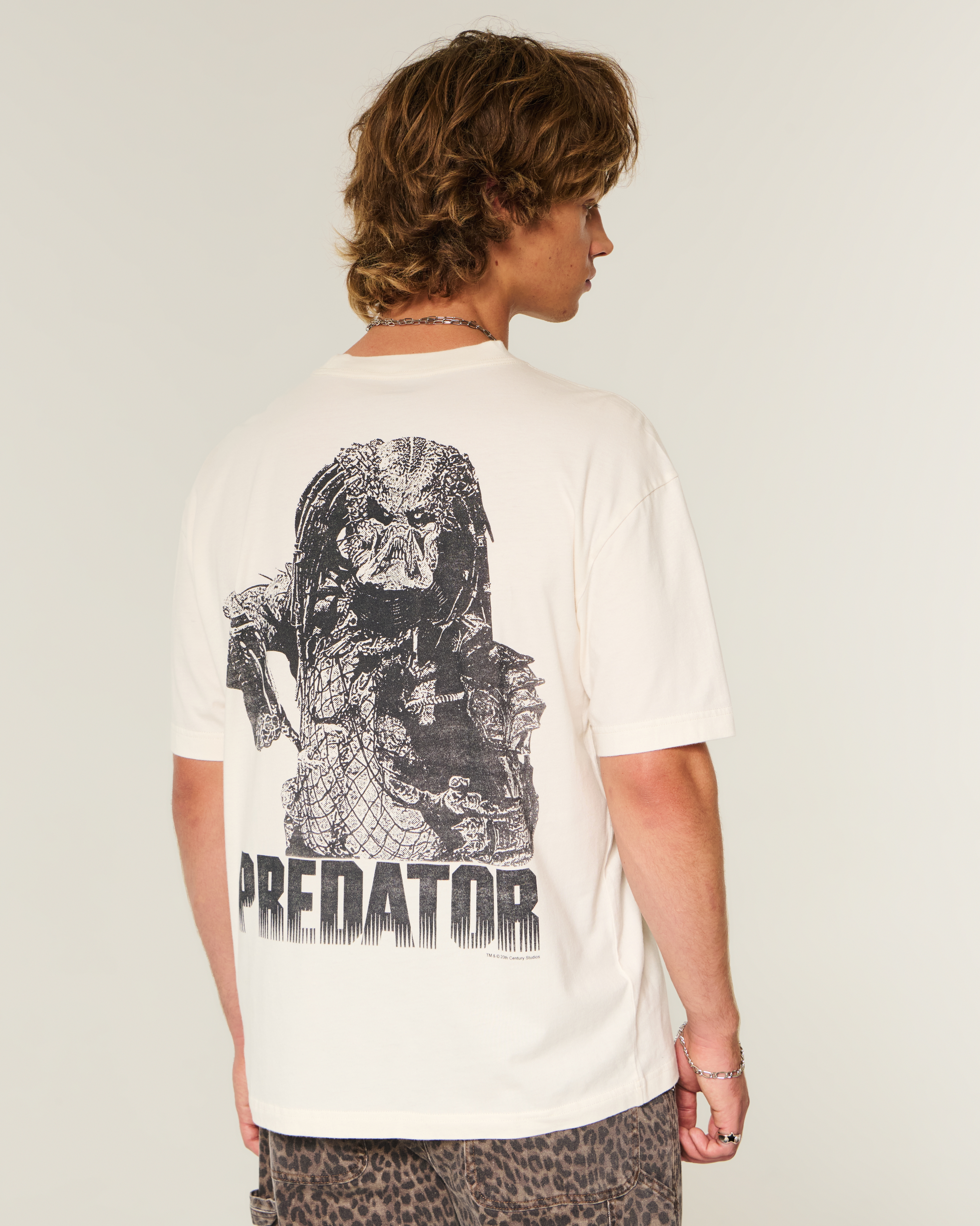 Мужские футболки Hollister Boxy Cotton Predator Graphic Tee — фото 2