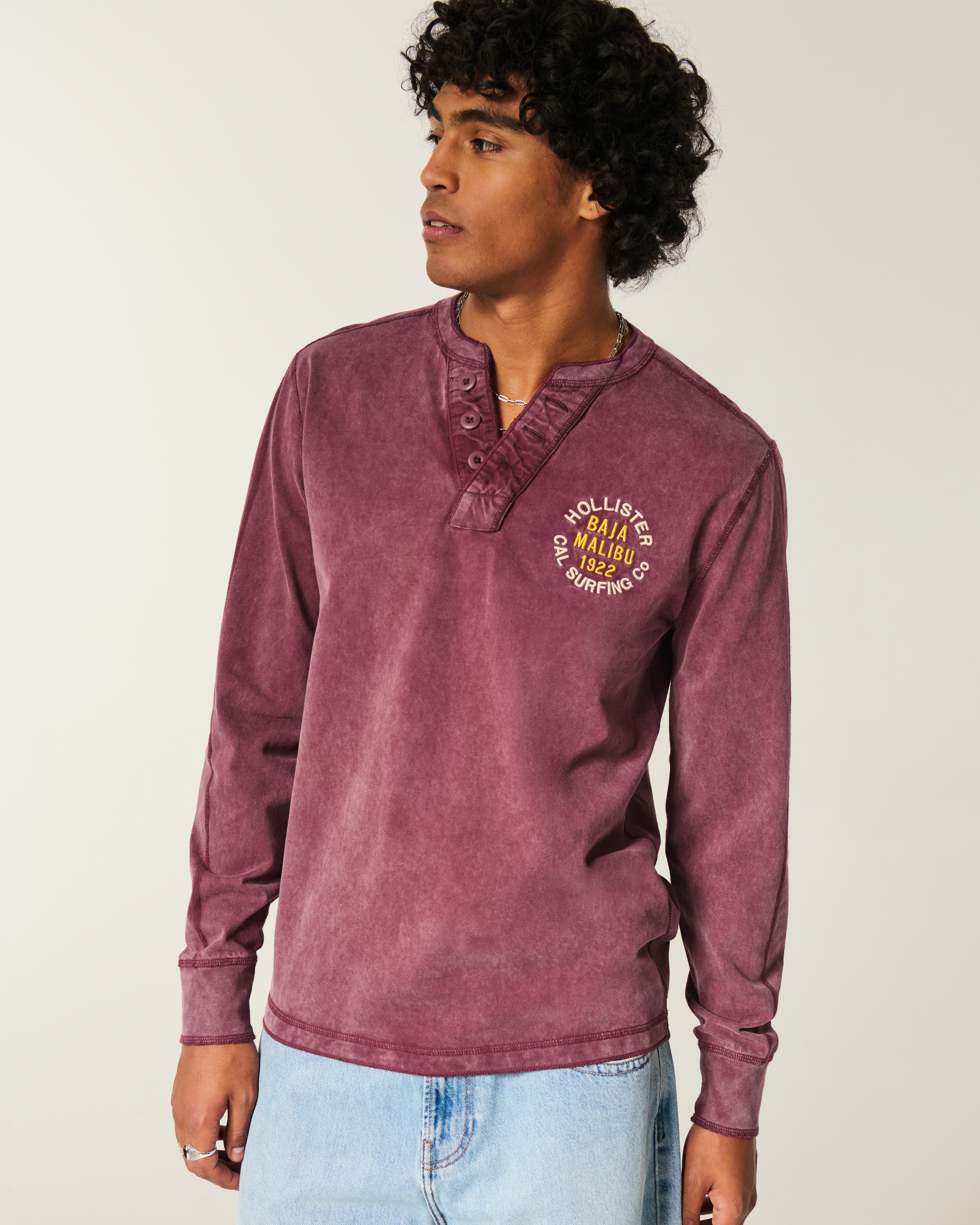 Мужские топы Hollister Holiday Vault Release Logo Graphic Henley — фото 2