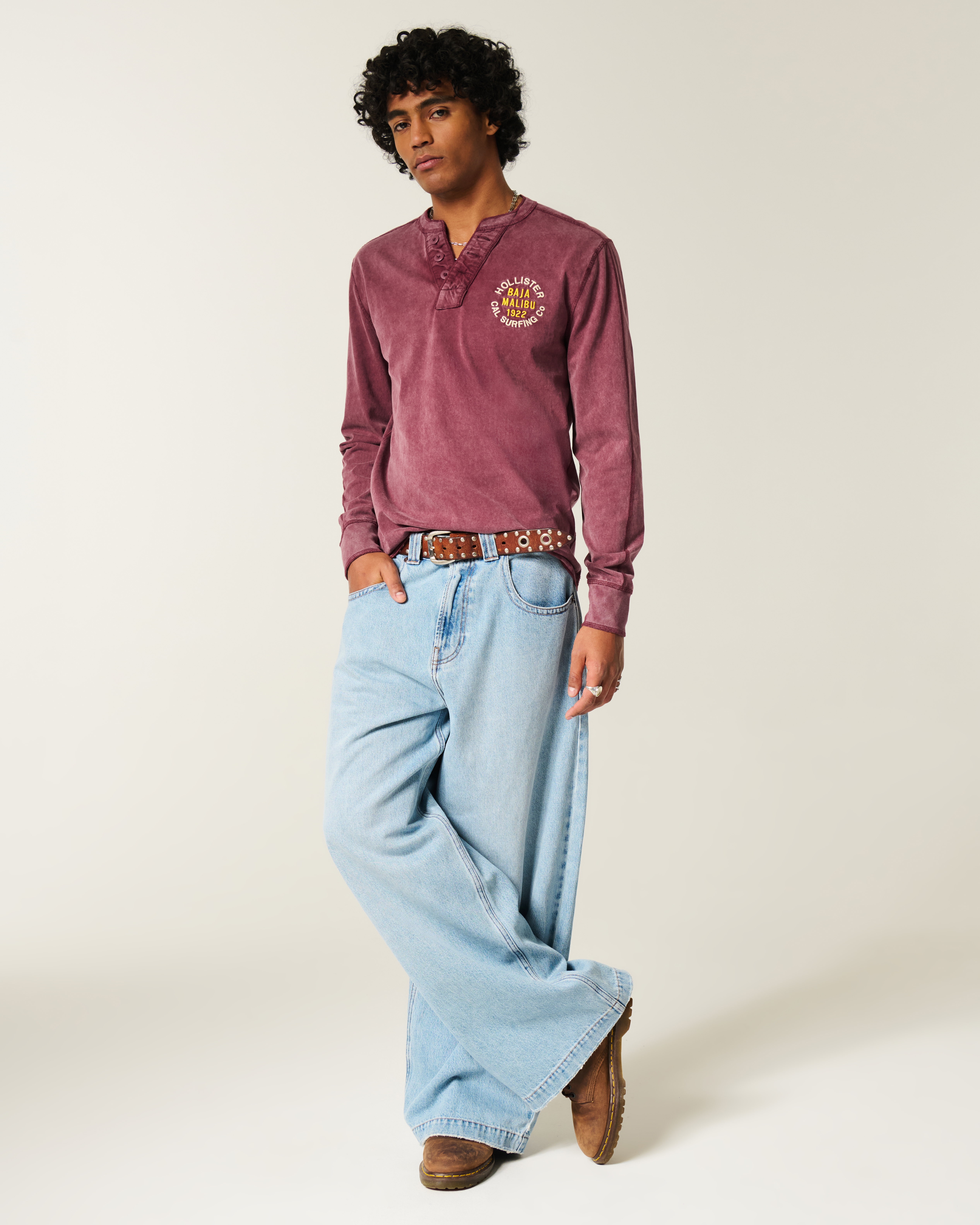 Мужские топы Hollister Holiday Vault Release Logo Graphic Henley — фото 3